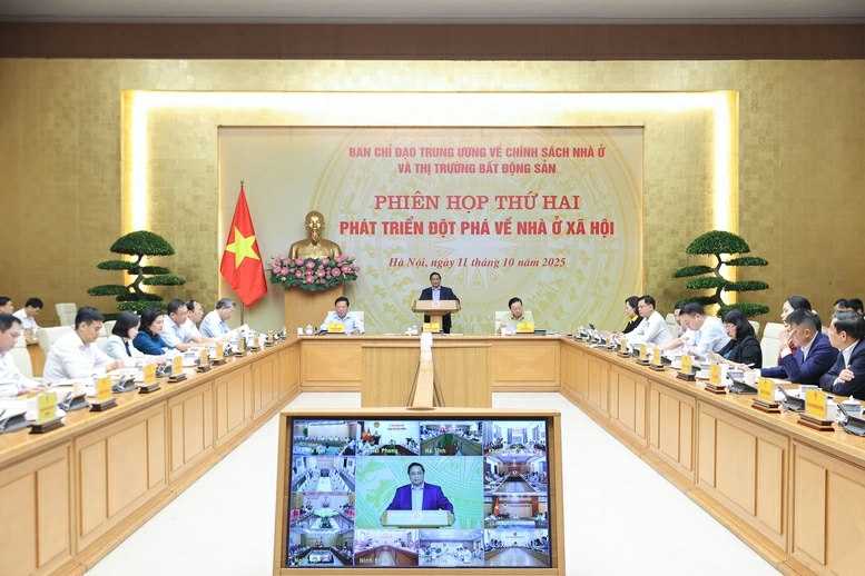 Thủ tướng Phạm Minh Chính, Trưởng Ban Chỉ đạo Trung ương về chính sách nhà ở và thị trường bất động sản, chủ trì phiên họp thứ hai của Ban Chỉ đạo - Ảnh: VGP/Nhật Bắc

