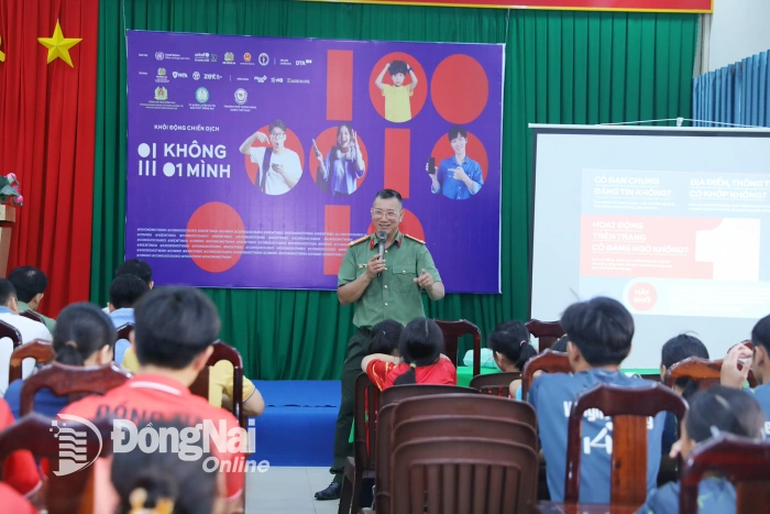 Tuyên truyền pháp luật về an ninh và phòng, chống tội phạm sử dụng công nghệ cao