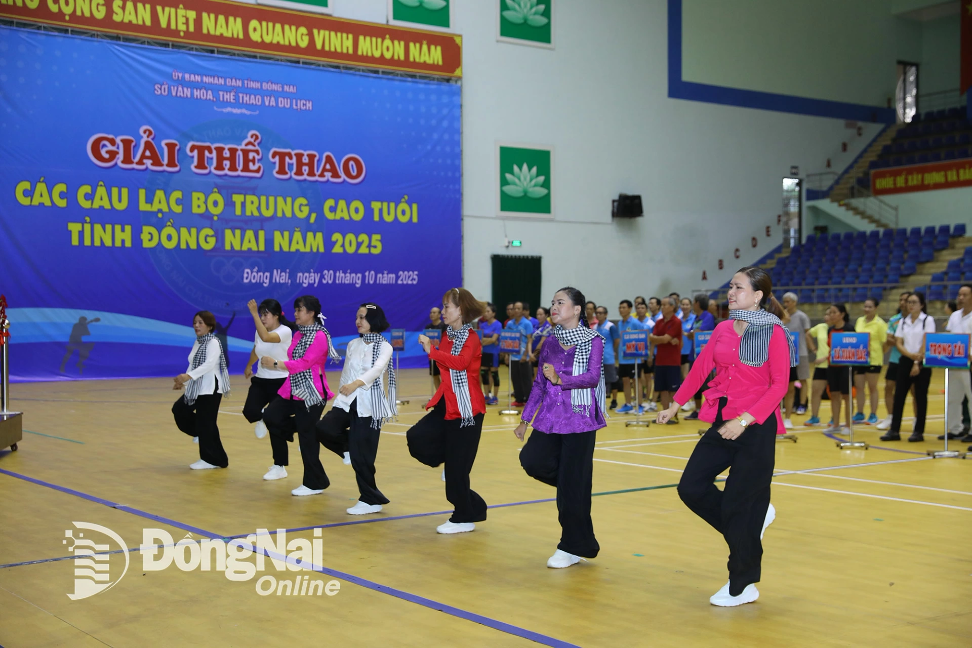 Một tiết mục văn nghệ biểu diễn tại lễ khai mạc. Ảnh: Huy Anh