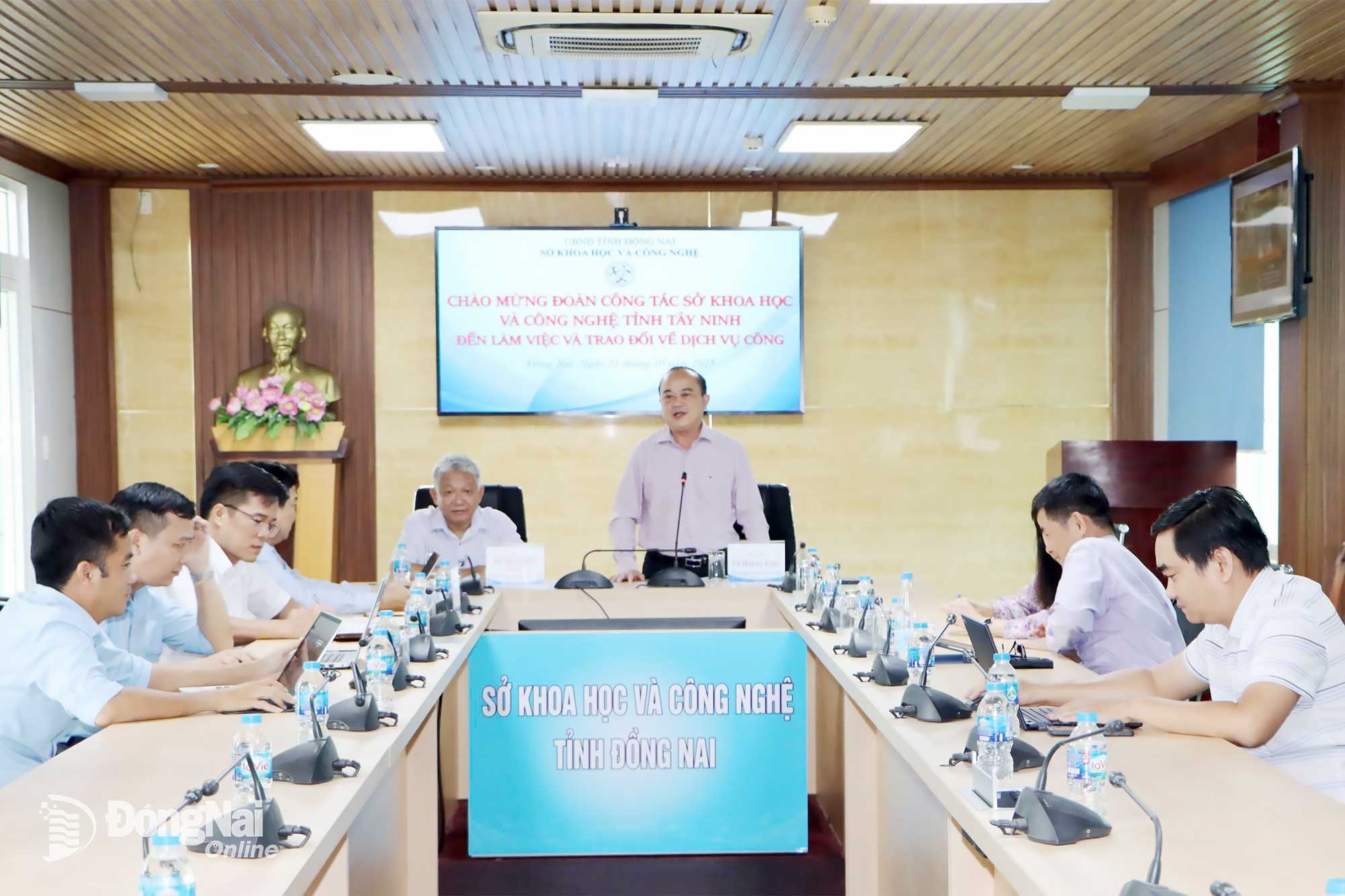 Vo Hoang Khai, Deputy Director of the Dong Nai Department of Science and Technology, speaks at the meeting. Photo: Thao Que