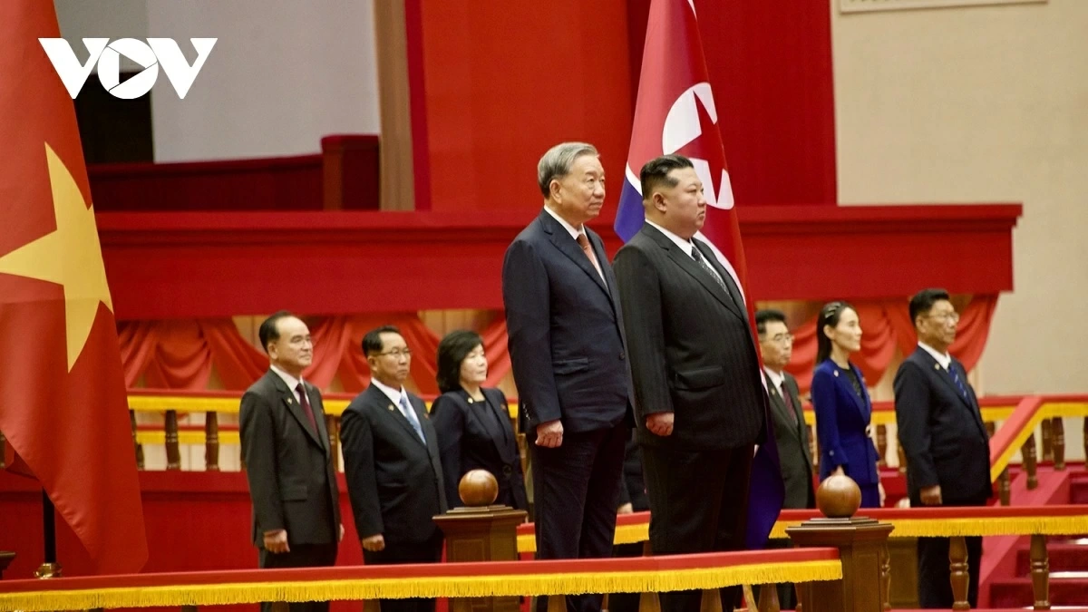 Tổng Bí thư Kim Jong Un chủ trì lễ đón trọng thể Tổng Bí thư Tô Lâm tại Cung Thể thao ở Thủ đô Bình Nhưỡng

