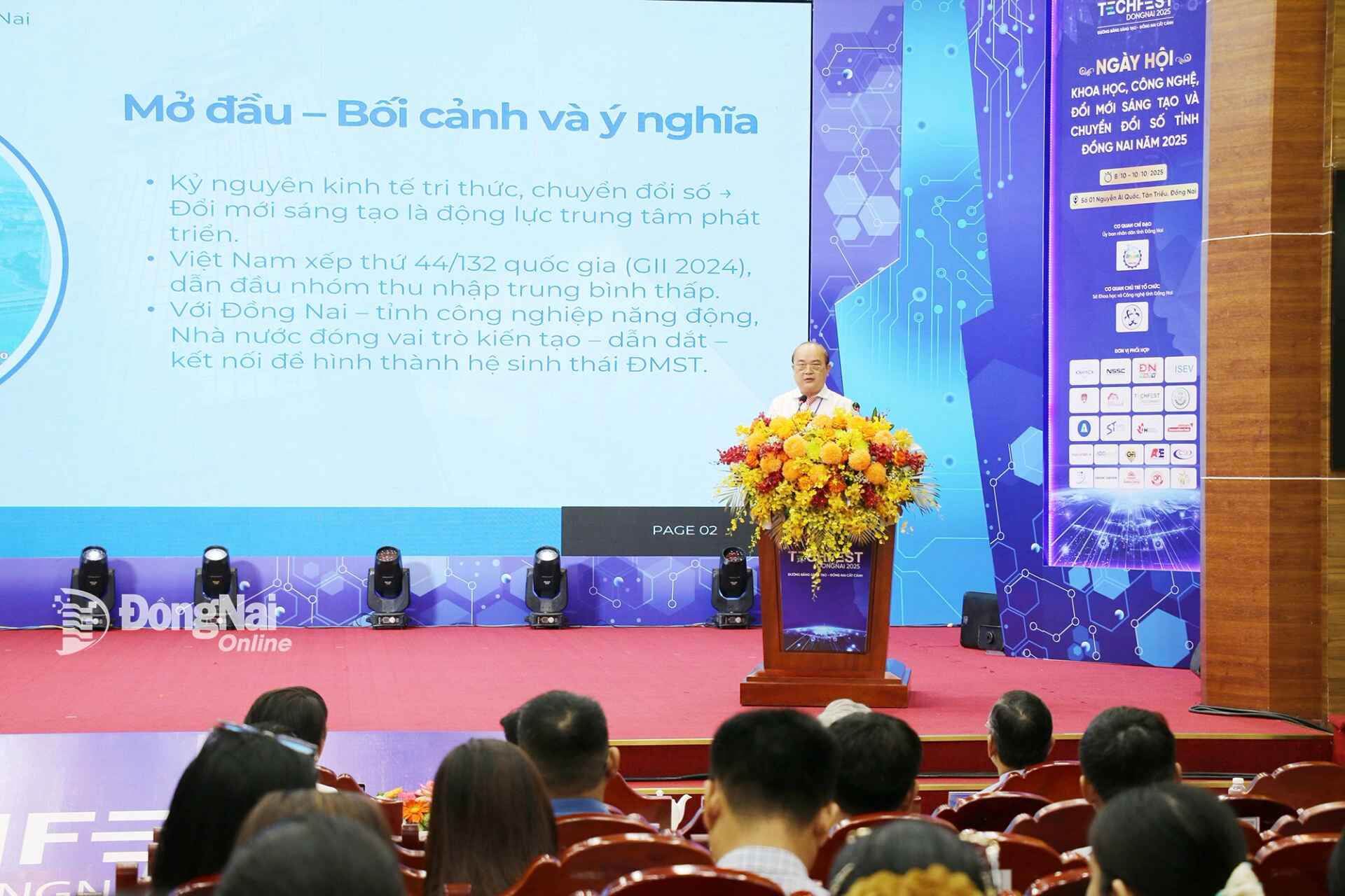 Deputy Director of the Dong Nai Department of Science and Technology Vo Hoang Khai presents a report at the seminar. Photo: Hai Quan