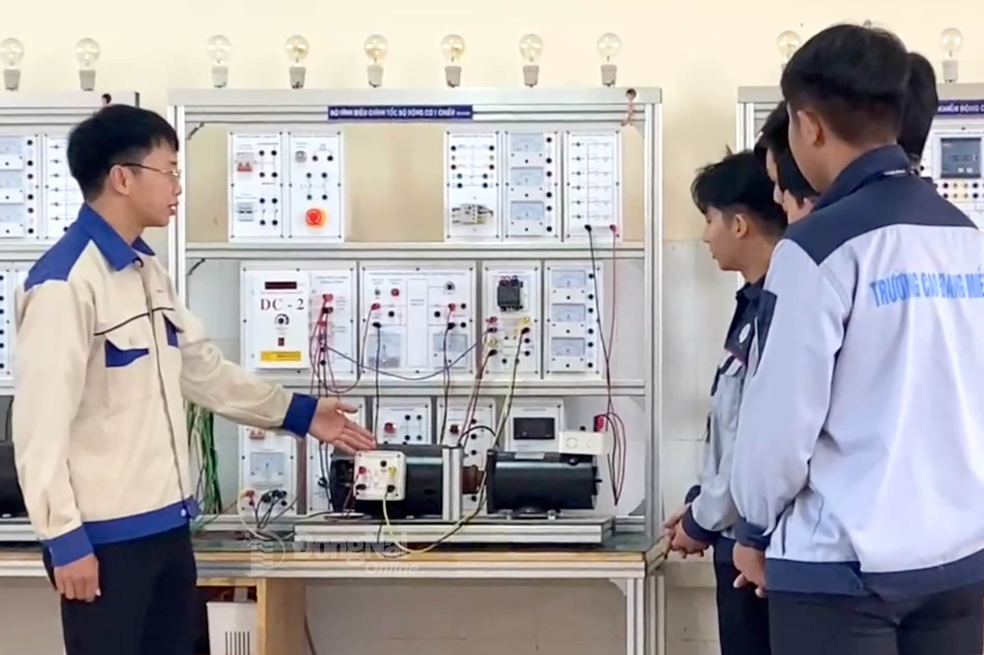 Sinh viên Trường cao đẳng Miền Đông (phường Bình Phước) trong giờ thực hành. Ảnh: C.T.V