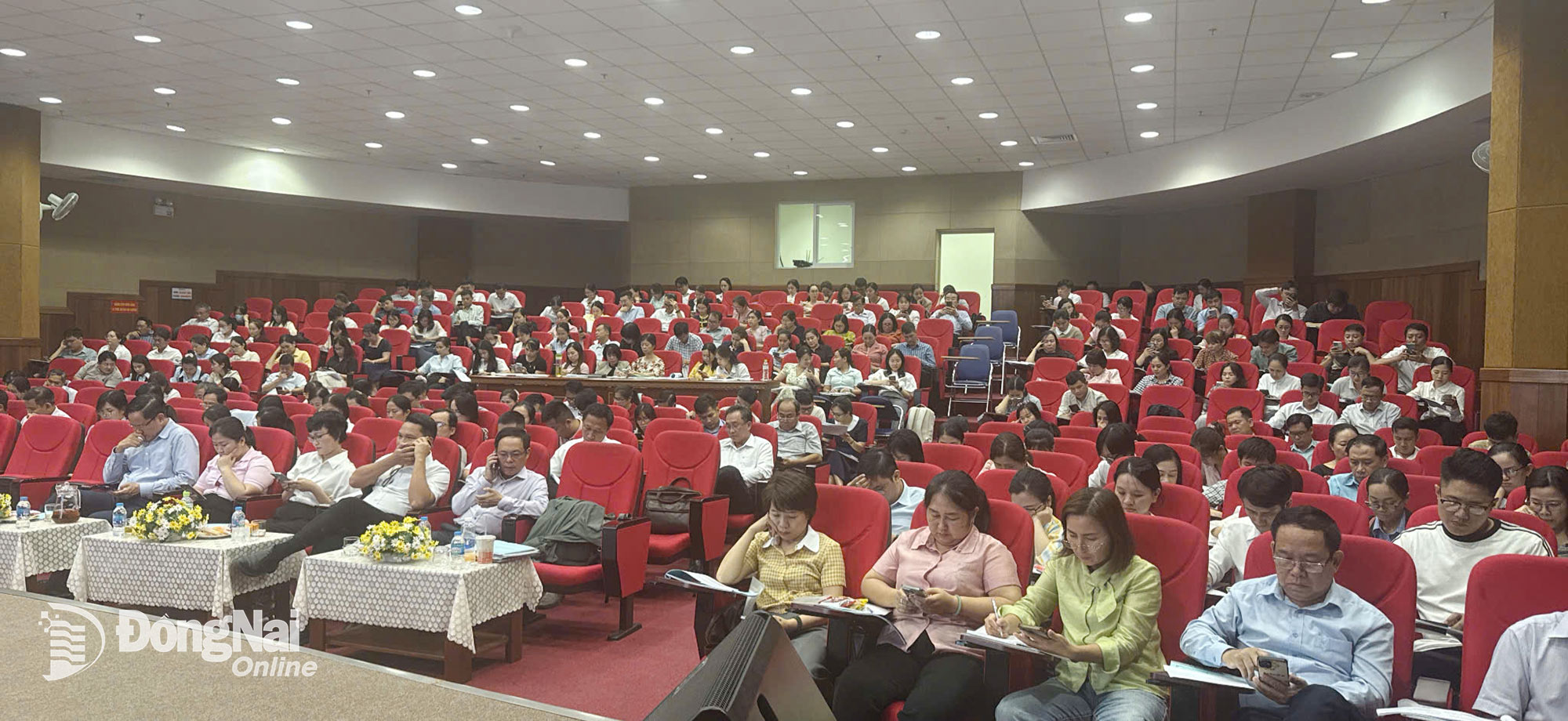 300 cán bộ, nhân viên y tế tham gia khóa học về đấu thầu. Ảnh: Bích Nhàn

