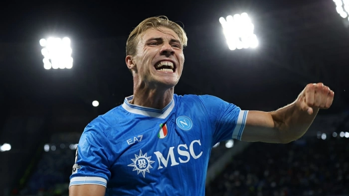 Không thi đấu nhưng M.U vẫn bị chê trách