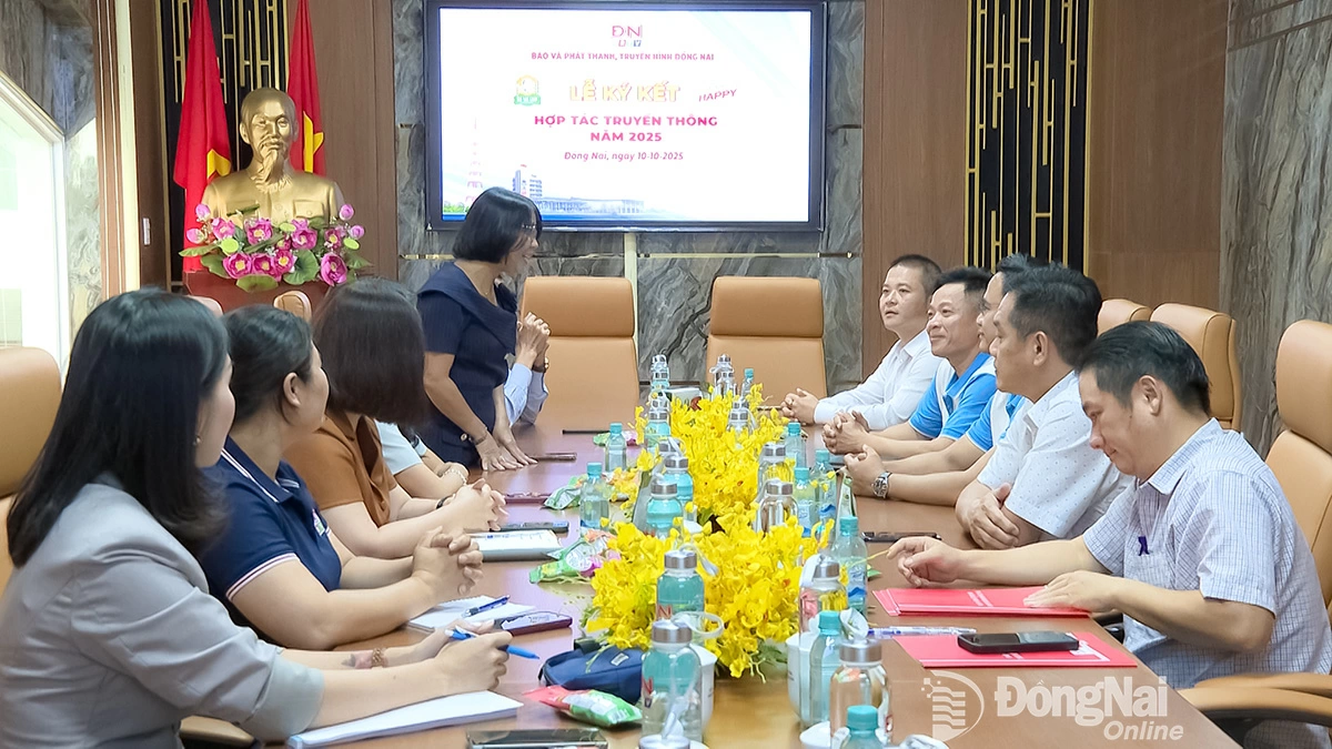 Quang cảnh buổi ký kết. Ảnh: Văn Đoàn