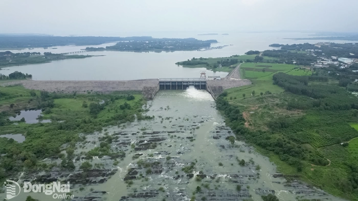 Chiều nay, Thủy điện Trị An giảm 50% nước xả qua đập tràn