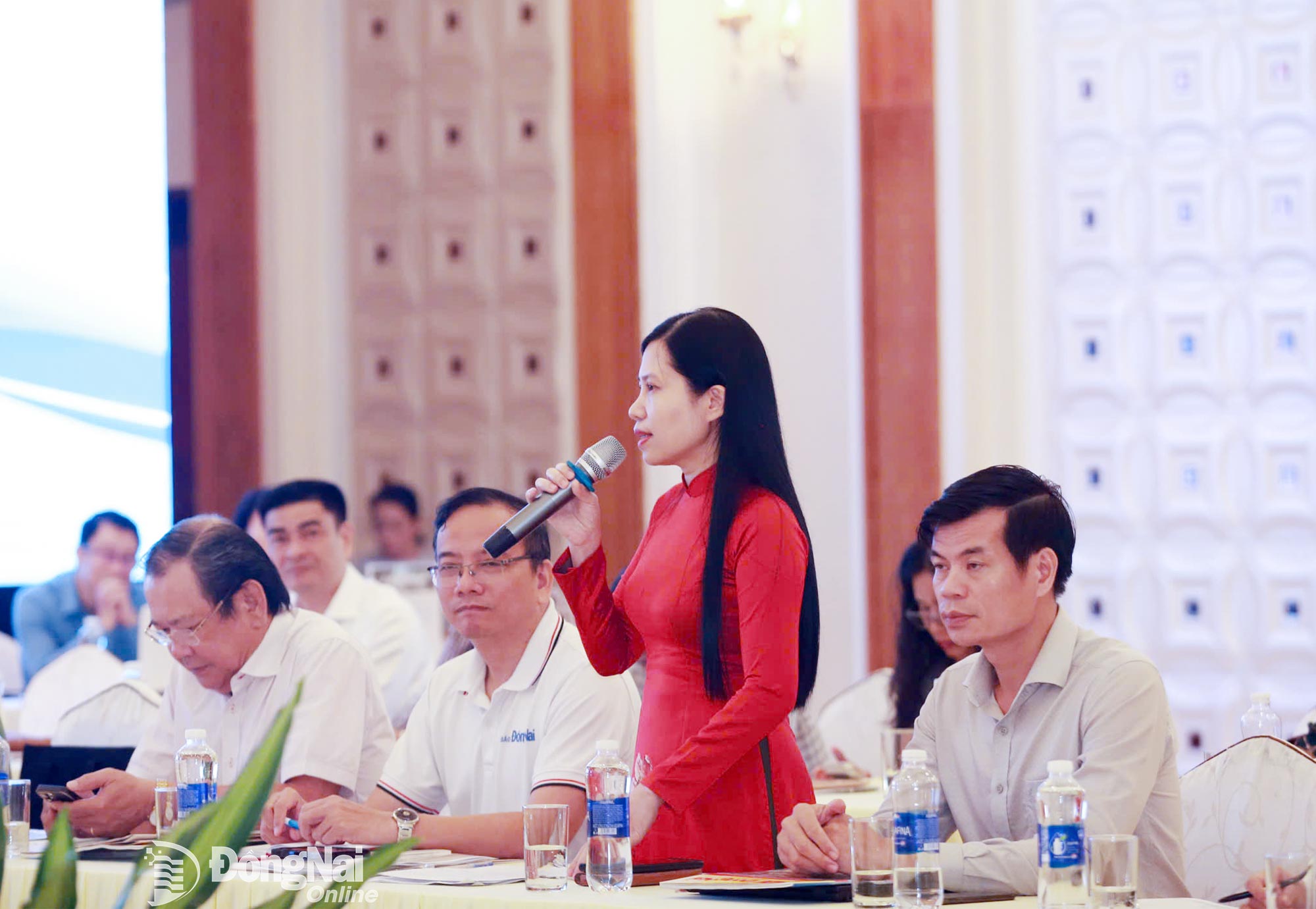 Phó Tổng biên tập Báo và Phát thanh, Truyền hình Đồng Nai Hoàng Thị Bích Phú chia sẻ tại tọa đàm. Ảnh: Huy Anh