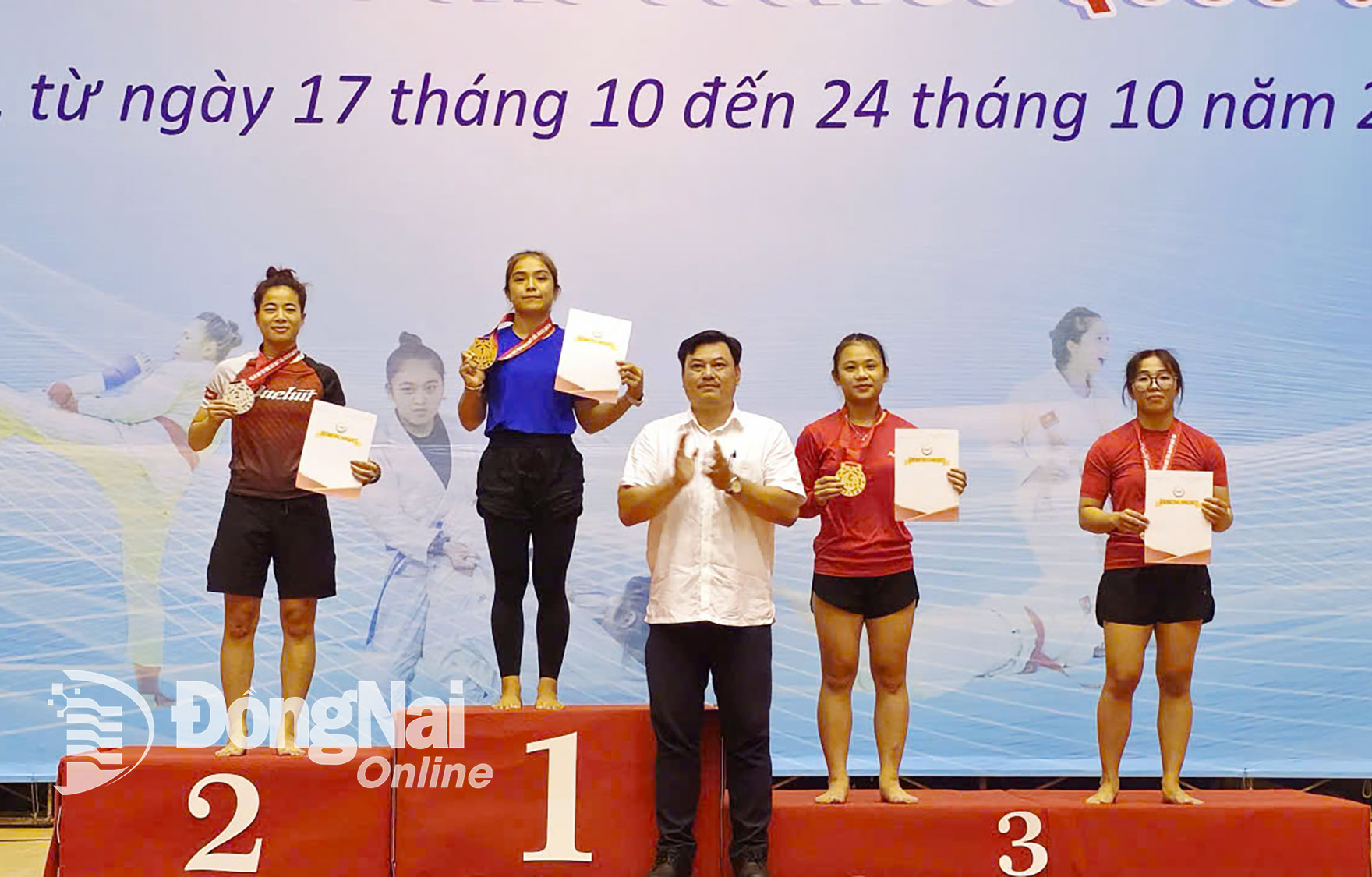 Athlete Lo Thi Phung on the podium receiving the gold medal in the womens 52kg Newaza NoGi.

