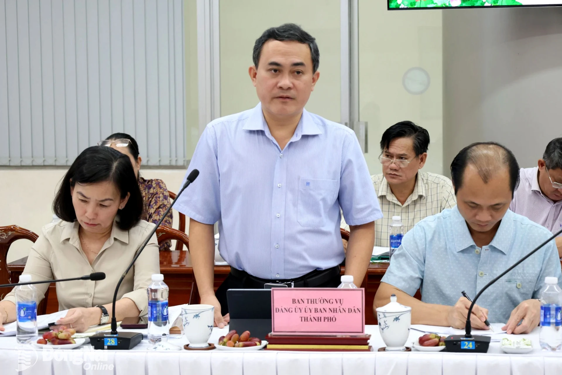 Ủy viên Ban Thường vụ Thành ủy, Phó Chủ tịch UBND thành phố Lê Trường Sơn phát biểu tại buổi làm việc. Ảnh: Hồ Thảo

