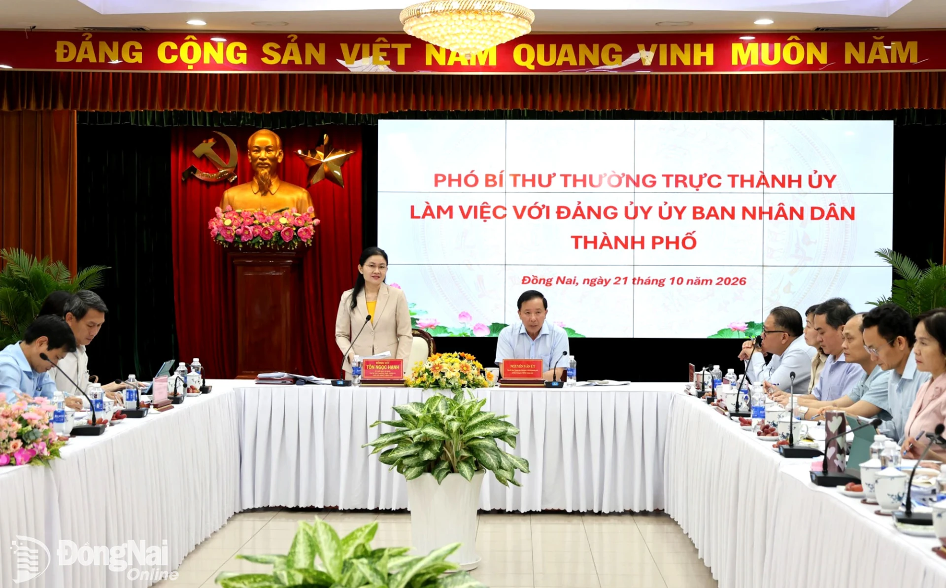 Ủy viên Trung ương Đảng, Phó Bí thư Thường trực Thành ủy, Chủ tịch HĐND thành phố Tôn Ngọc Hạnh phát biểu tại buổi làm việc. Ảnh: Hồ Thảo
