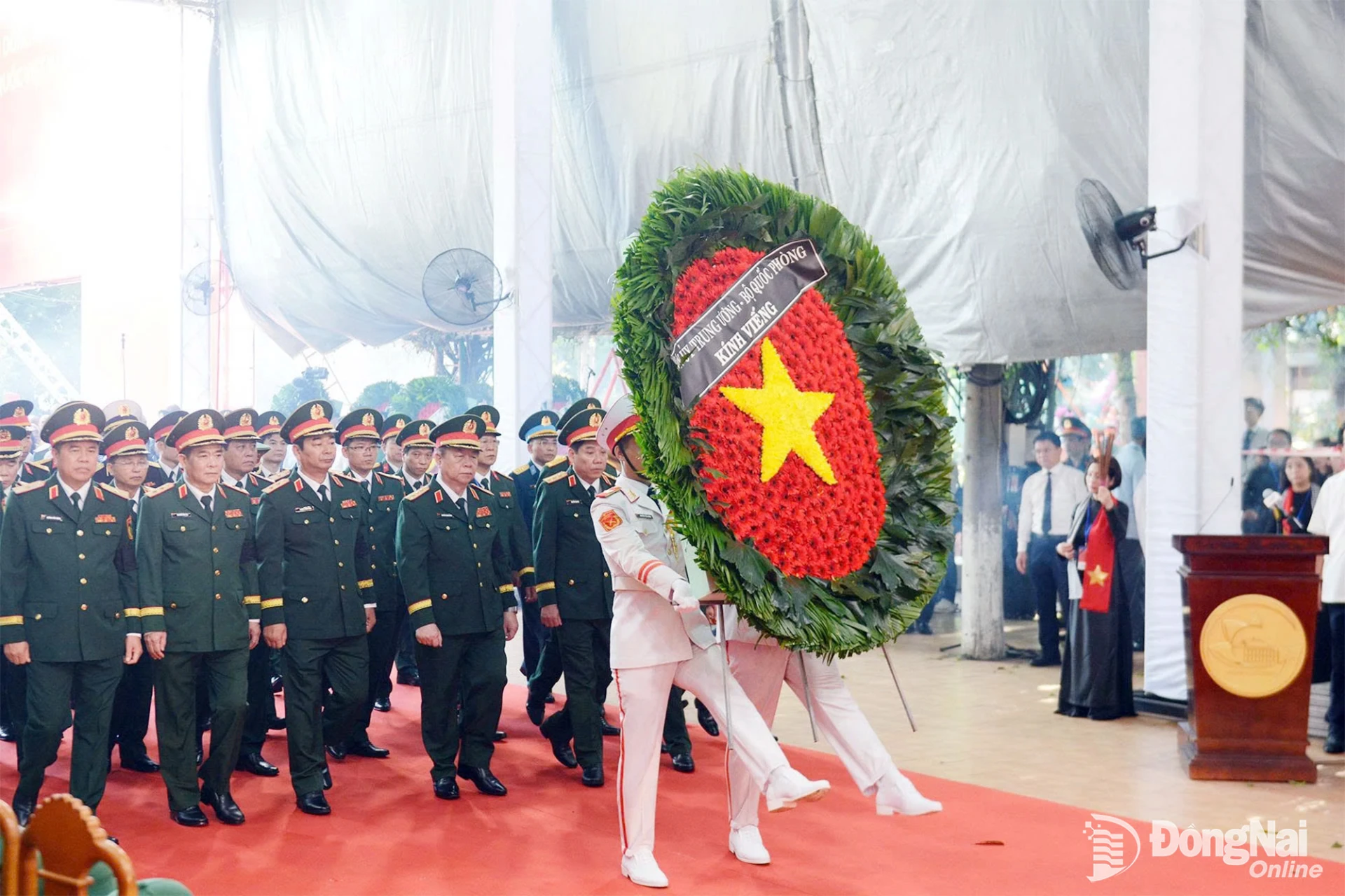 Đoàn đại biểu của Quân ủy Trung ương, Bộ Quốc phòng tham dự lễ viếng. Ảnh: Lương Anh
