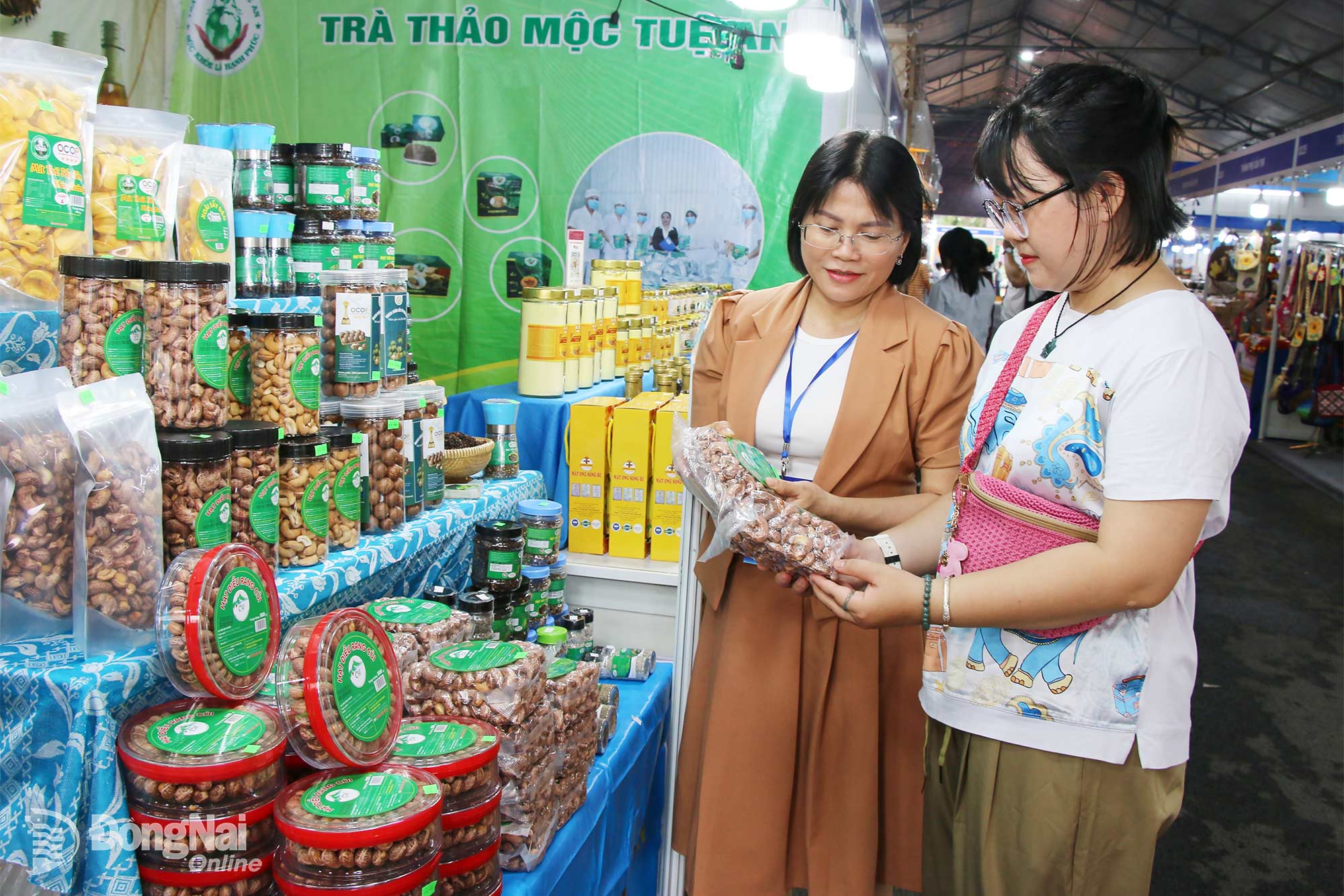 Dong Nai businesses and OCOP producers showcase and promote their products at the 2026 Supply–Demand Connection Program between Ho Chi Minh City and provinces and cities. Photo: Hai Quan