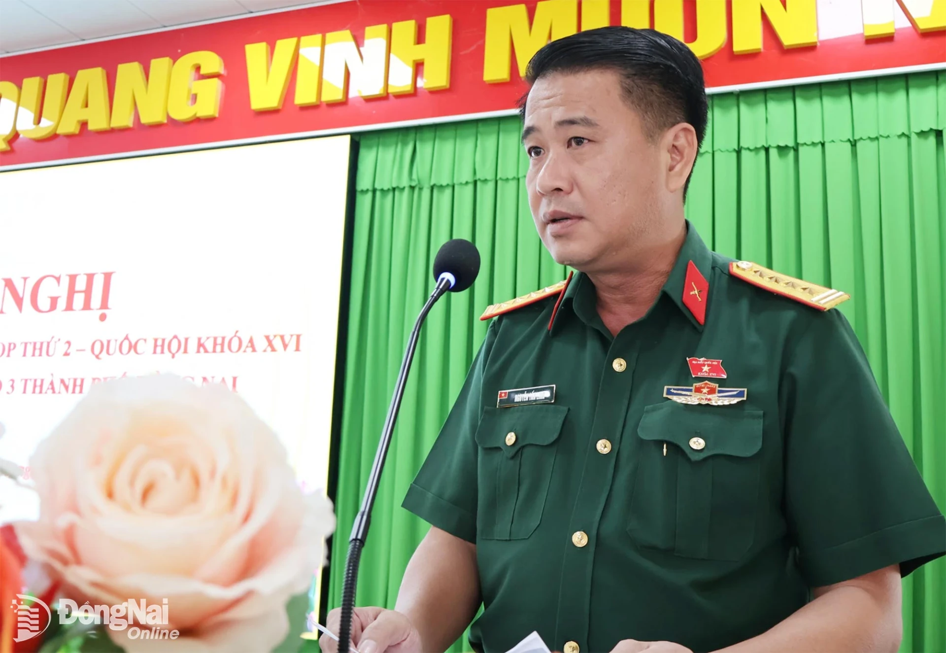 Thay mặt Tổ đại biểu Quốc hội đơn vị số 3, đại biểu Nguyễn Tấn Linh báo cáo dự kiến chương trình làm việc của Quốc hội tại Kỳ họp thứ 2. Ảnh: Nguyệt Hà
