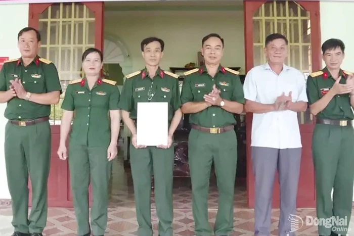 Bàn giao nhà đồng đội cho quân nhân khó khăn về nhà ở