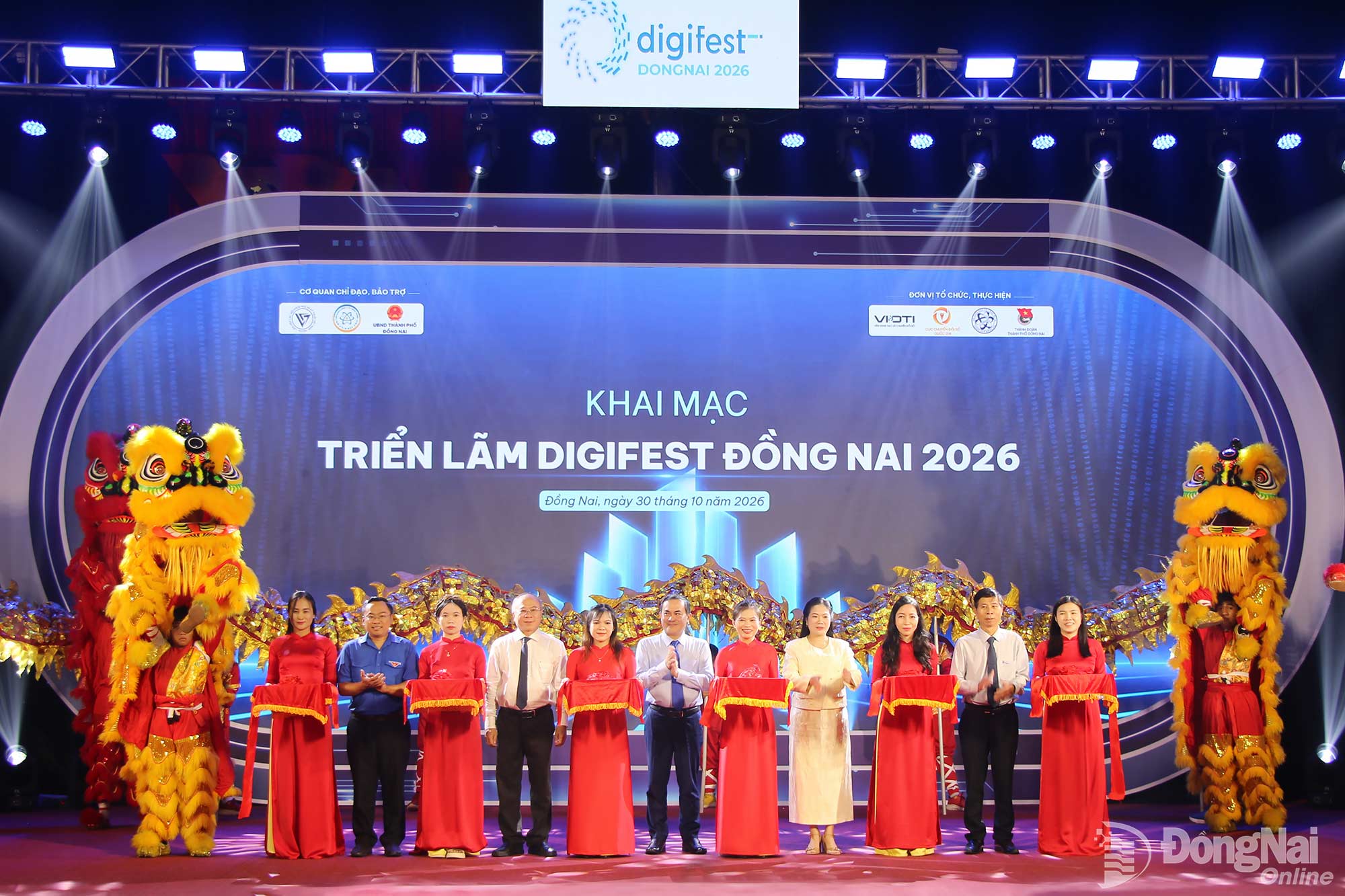 Các đại biểu thực hiện nghi thức cắt băng khai mạc triển lãm DIGIFEST Đồng Nai 2026. Ảnh: Hải Quân