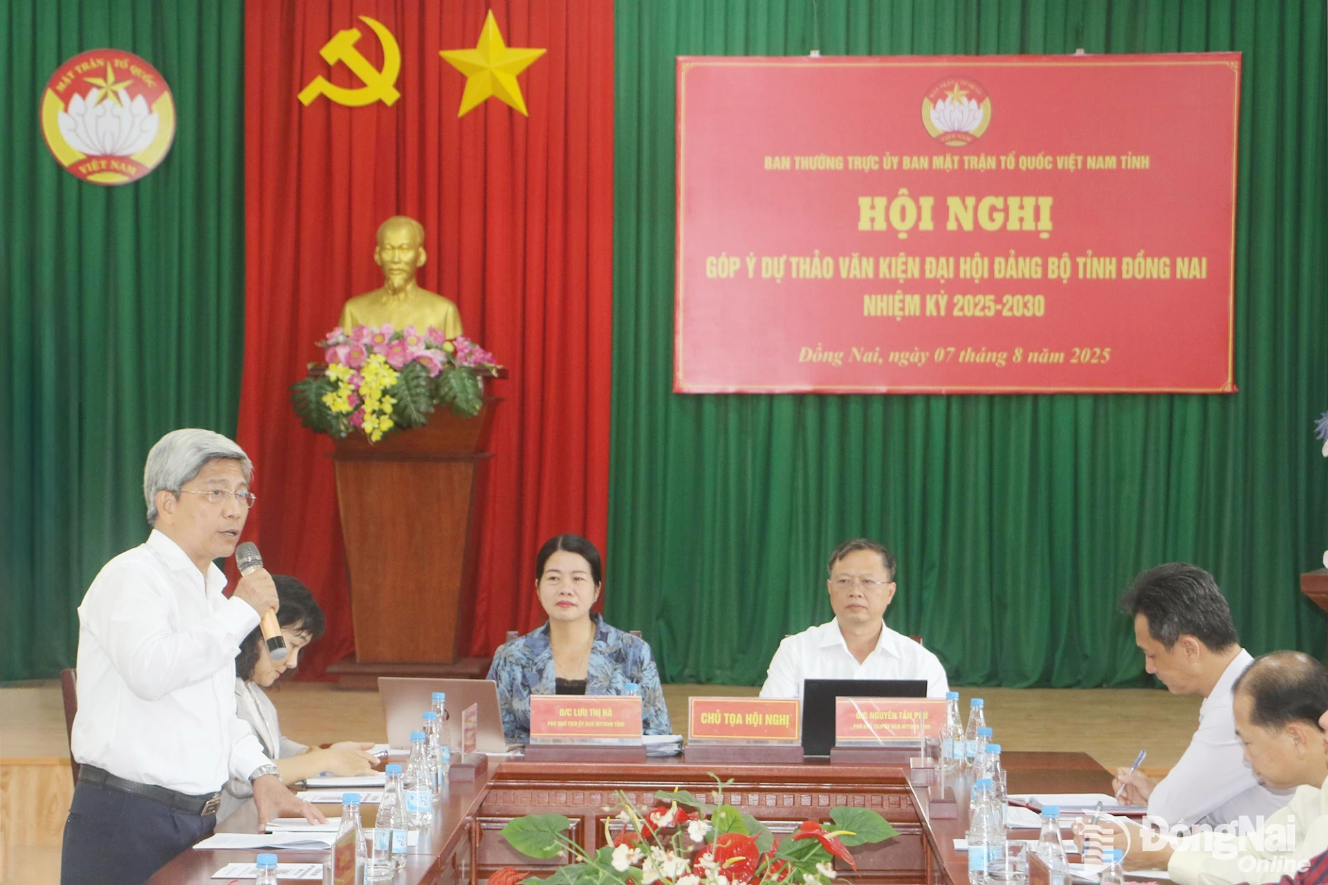 Nguyen Van Long, Chairman of the Dong Nai Provincial Association of the Elderly (now the city-level association) and Member of the Advisory Council of the Dong Nai Vietnam Fatherland Front Committee, contributes comments at a conference on the draft documents for the 2025–2030 term of the Dong Nai Provincial (now City) Party Congress. The conference was organized by the Standing Board of the provincial (now municipal) Vietnam Fatherland Front Committee in August 2025.

