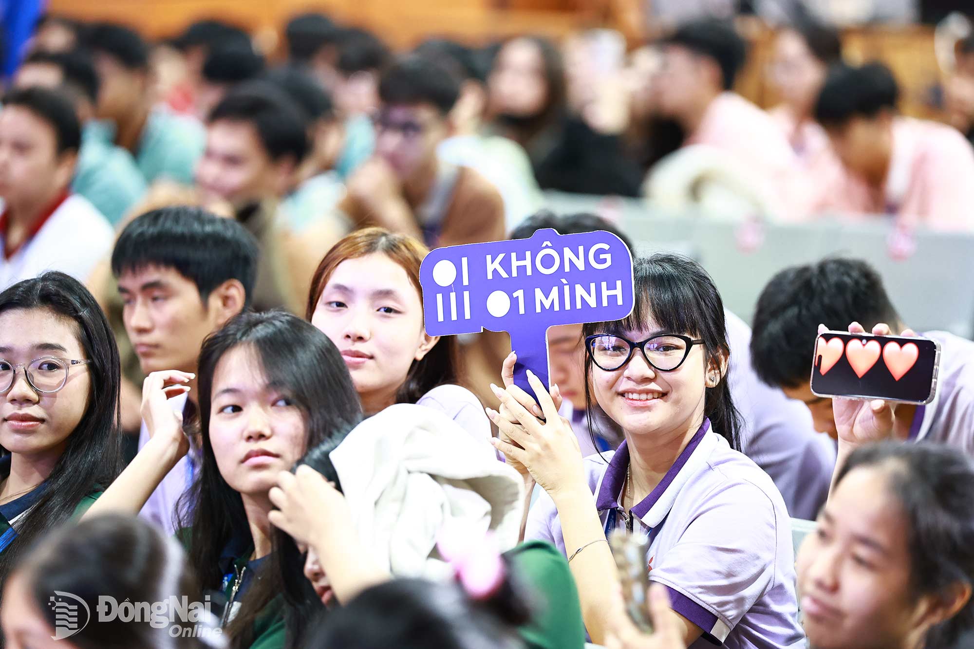 Sinh viên Trường đại học Công nghệ Đồng Nai hào ứng tham dự chương trình. Ảnh: Công Nghĩa
