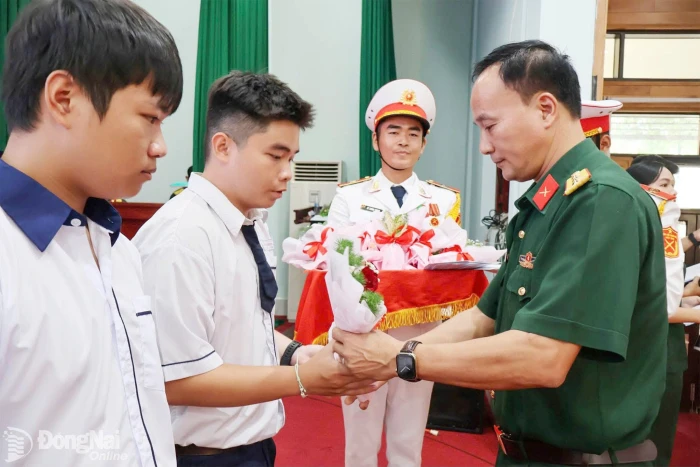 Tuổi trẻ lực lượng vũ trang sẵn sàng bước vào năm học mới