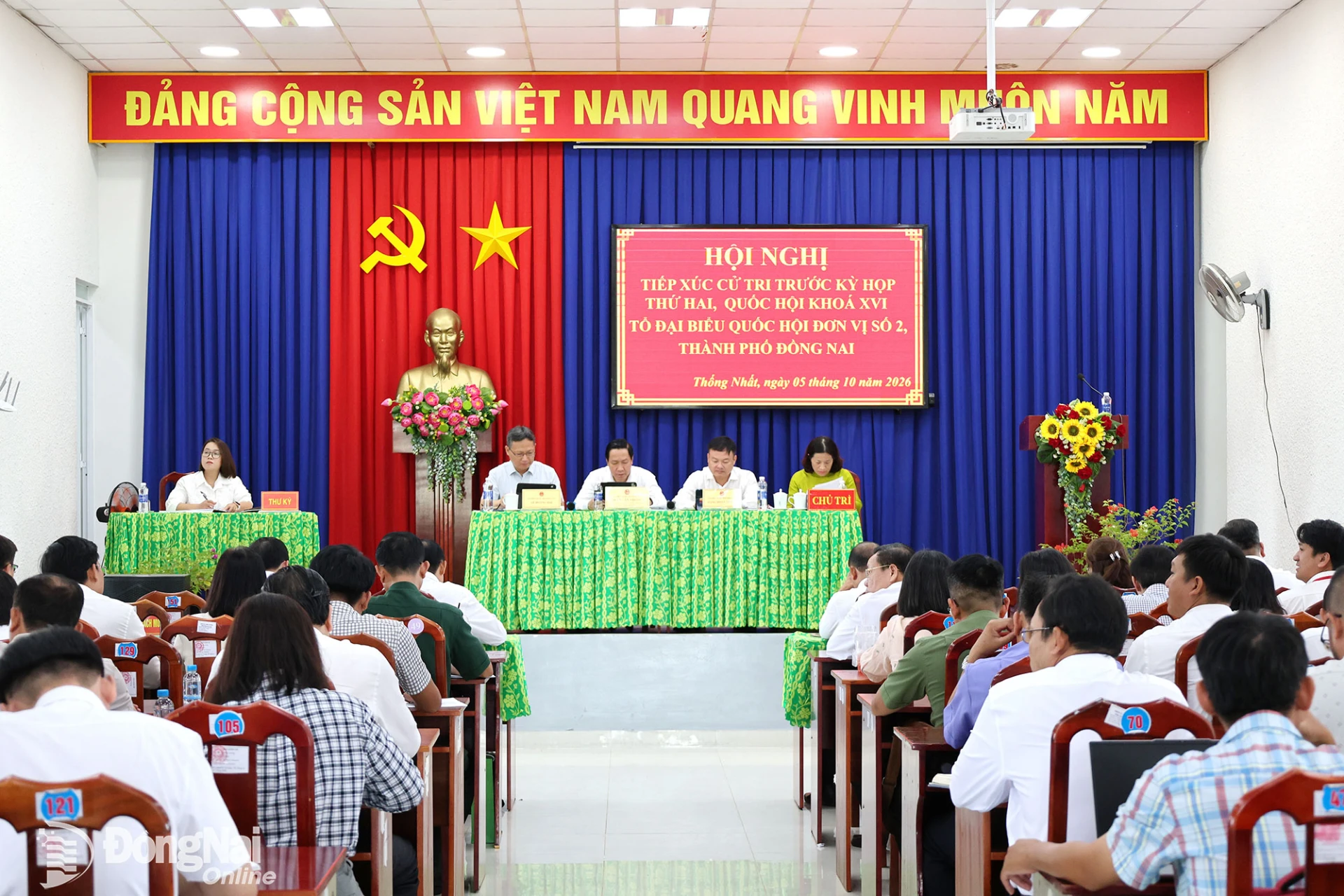 Quang cảnh hội nghị tiếp xúc cử tri sau Kỳ họp thứ Nhất, Quốc hội khóa XVI tại xã Thống Nhất. Ảnh: Hồ Thảo
