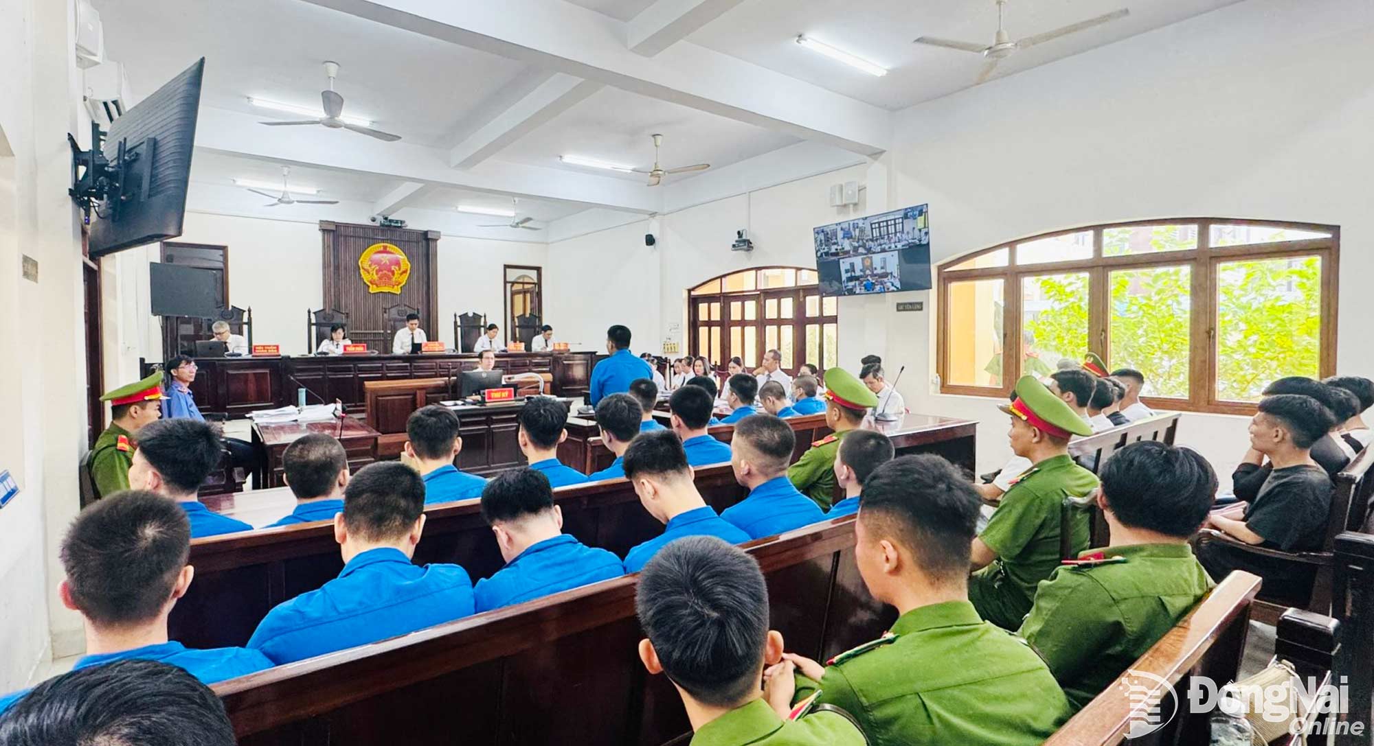 Tòa án nhân dân thành phố xét xử vụ án có người chưa thành niên phạm tội.