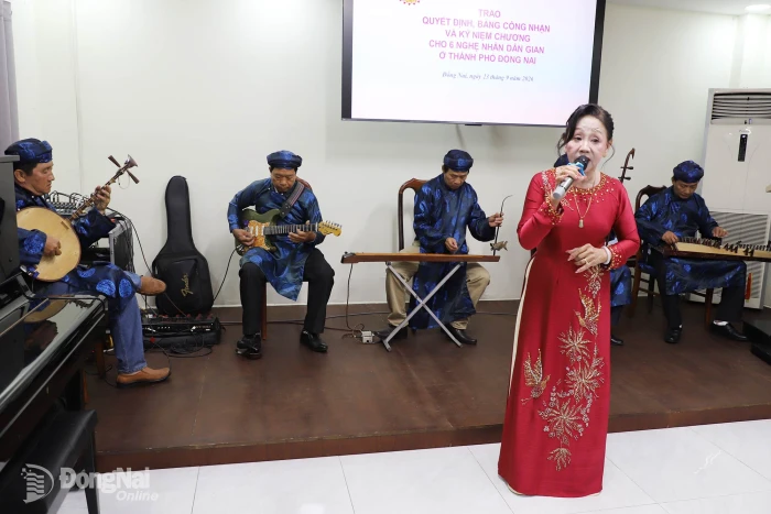Vợ chồng cùng giữ lửa đờn ca tài tử