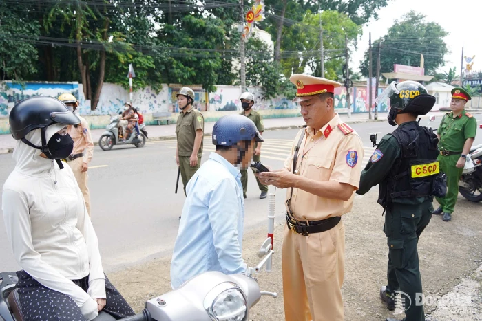 Kiểm soát an toàn giao thông trên đường dân sinh