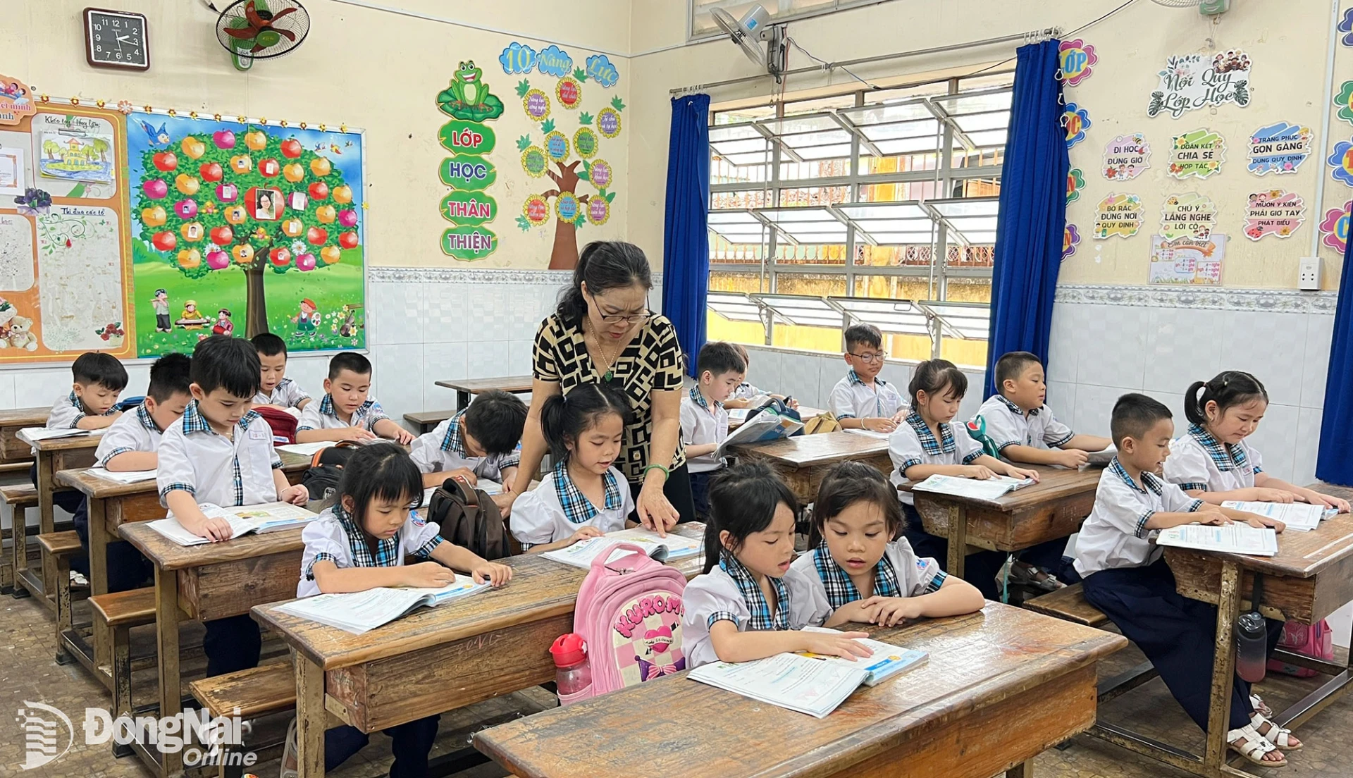 Học sinh Trường tiểu học Nguyễn Khắc Hiếu, nay là phân hiệu Trường tiểu học Quang Vinh (phường Trấn Biên) trong giờ học. Ảnh tư liệu