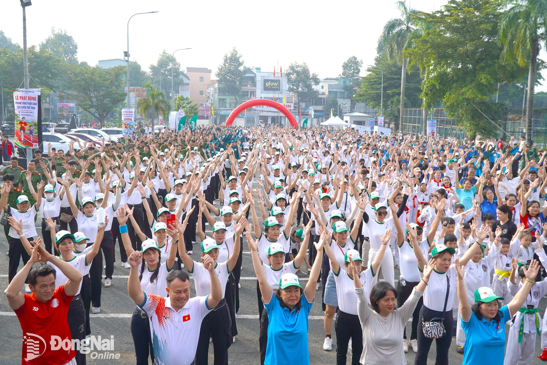 Hơn 3 ngàn người dân Đồng Nai tham dự Lễ phát động Mỗi người dân lựa chọn ít nhất một môn thể thao phù hợp để tập luyện thường xuyên.