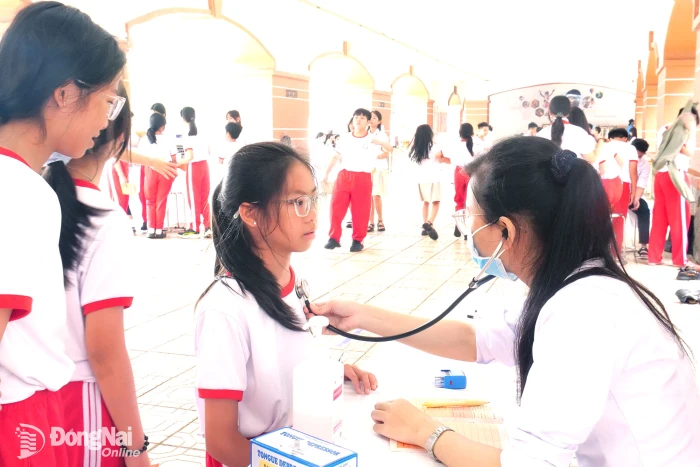 Đẩy nhanh tiến độ khám sức khỏe cho học sinh