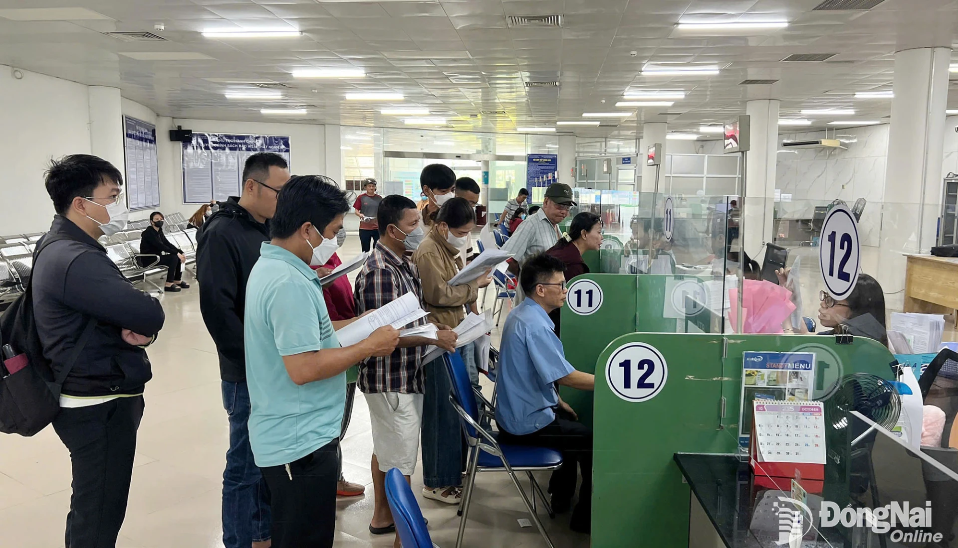 Người lao động đăng ký nhận bảo hiểm thất nghiệp tại Trung tâm Dịch vụ việc làm thành phố.