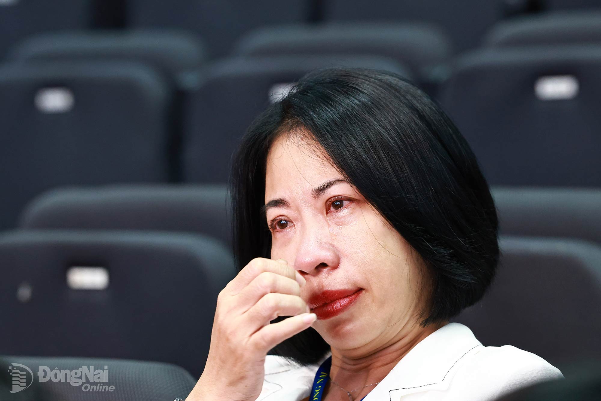 Audience members are moved by the story and resilience of the special prize winner. Photo: Cong Nghia


