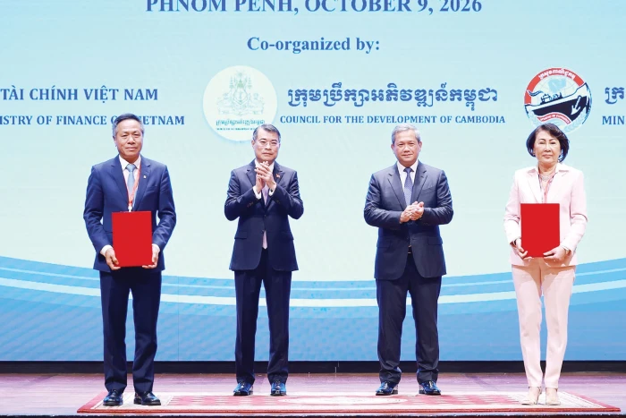 Thủ tướng Chính phủ Lê Minh Hưng kết thúc chuyến thăm chính thức Lào và bắt đầu chuyến thăm chính thức Campuchia