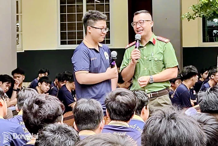Ẩn họa từ hội, nhóm tiêu cực trên mạng xã hội