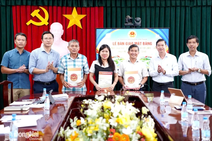 Phường Long Thành bàn giao mặt bằng 2 dự án giao thông trọng điểm
