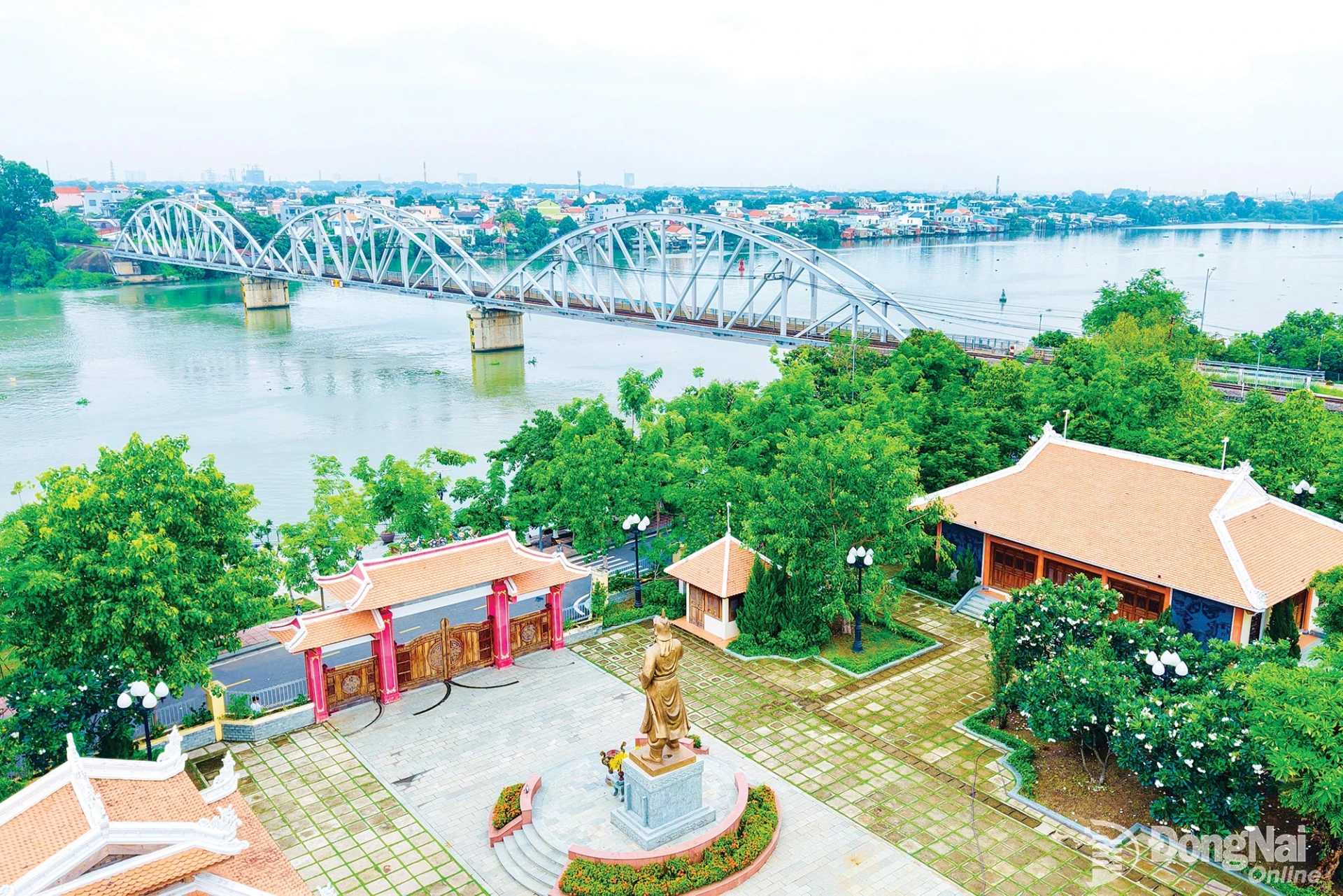 Marquis Nguyen Huu Canh Temple, located on the bank of the Dong Nai River, and Ghenh Bridge leave distinctive imprints on the city. Photo: Cong Nghia

