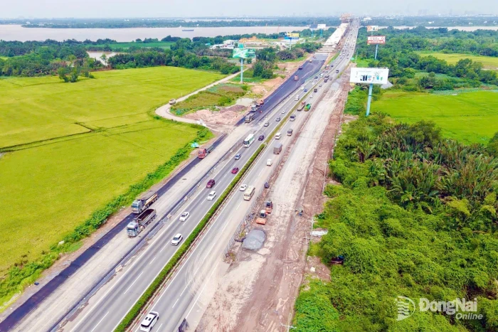 Dự án Mở rộng đoạn cao tốc Thành phố Hồ Chí Minh - Long Thành thiếu hụt nguồn cung nhựa đường