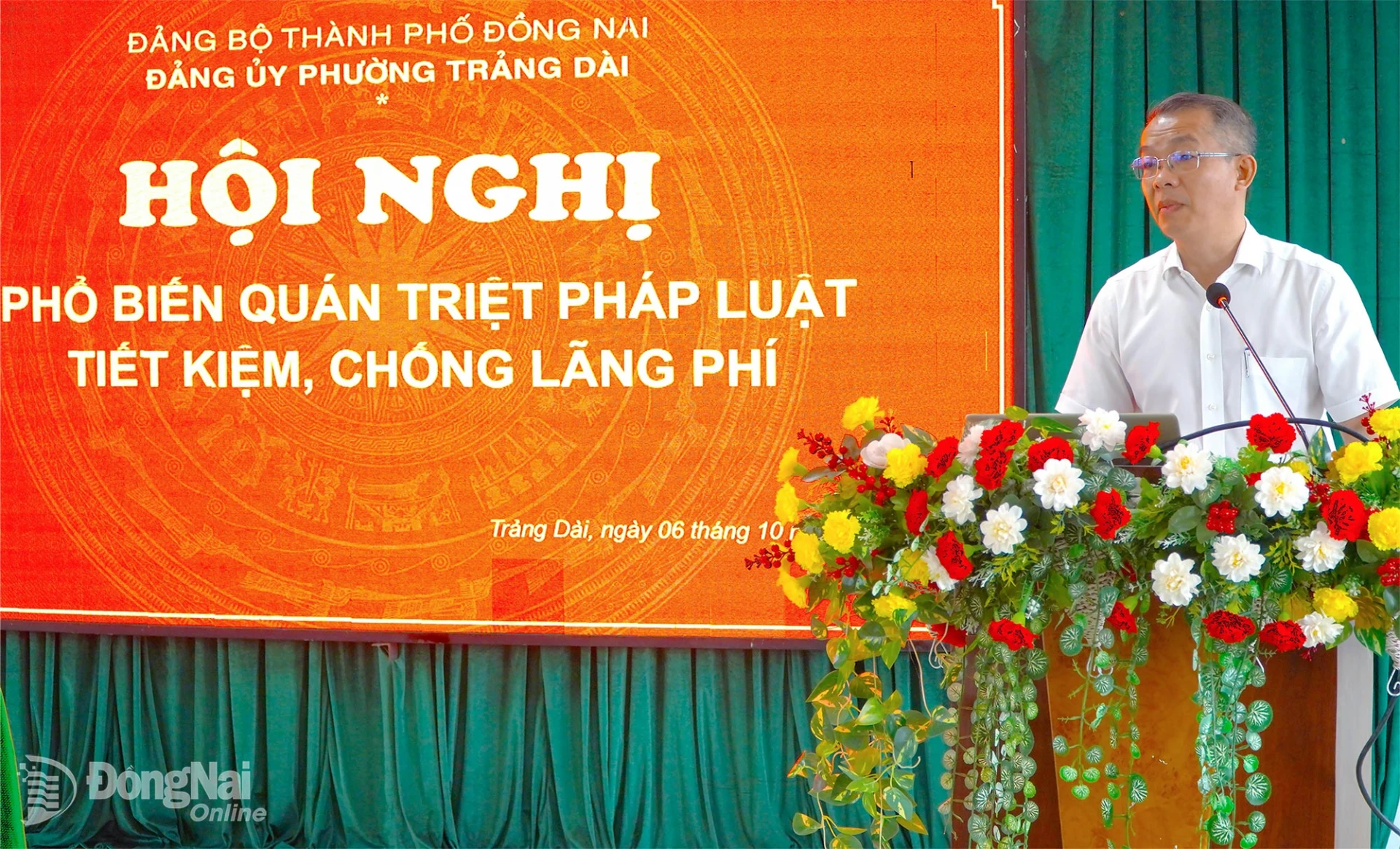 Bí thư Đảng ủy, Chủ tịch HĐND phường Trảng Dài Phan Quang Tuấn phát biểu tại hội nghị. Ảnh: An Nhơn