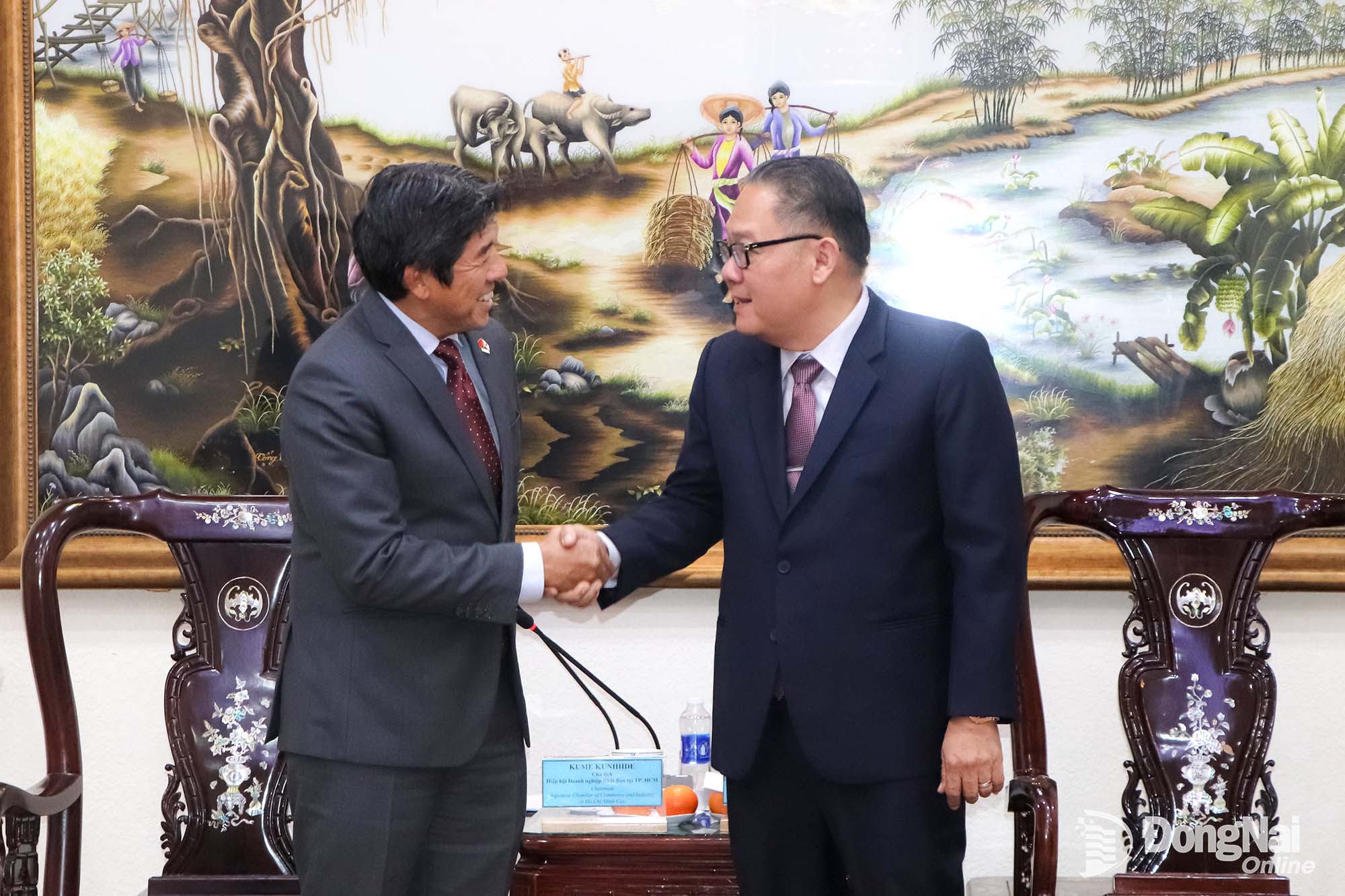 Standing Vice Chairman of Dong Nai City People’s Committee Nguyen Kim Long (right) meets with the Chairman of the Japanese Business Association in Ho Chi Minh City.

