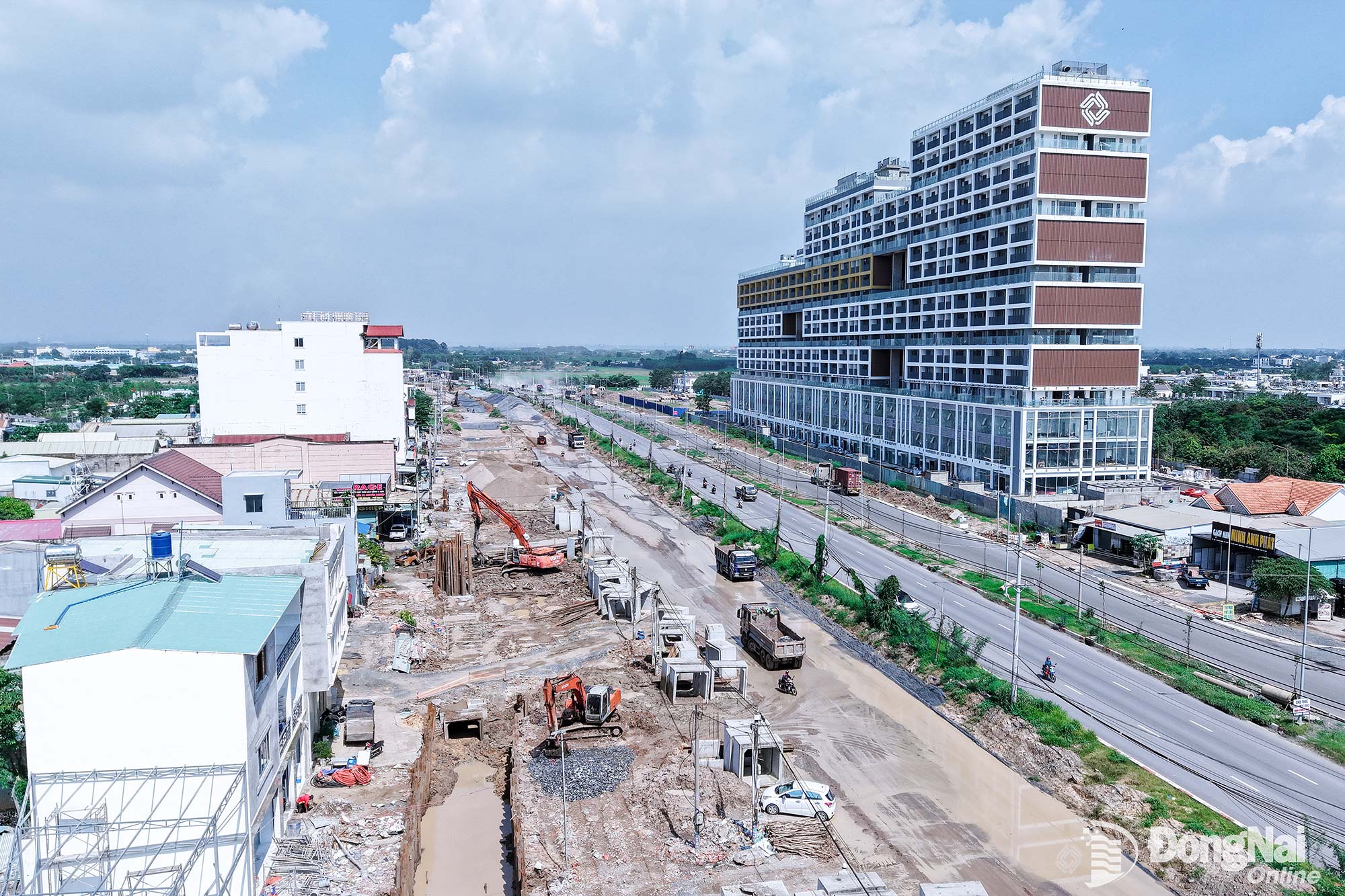 Road 25B, which connects with the Ho Chi Minh City’s Ring Road 3, is being urgently completed.

