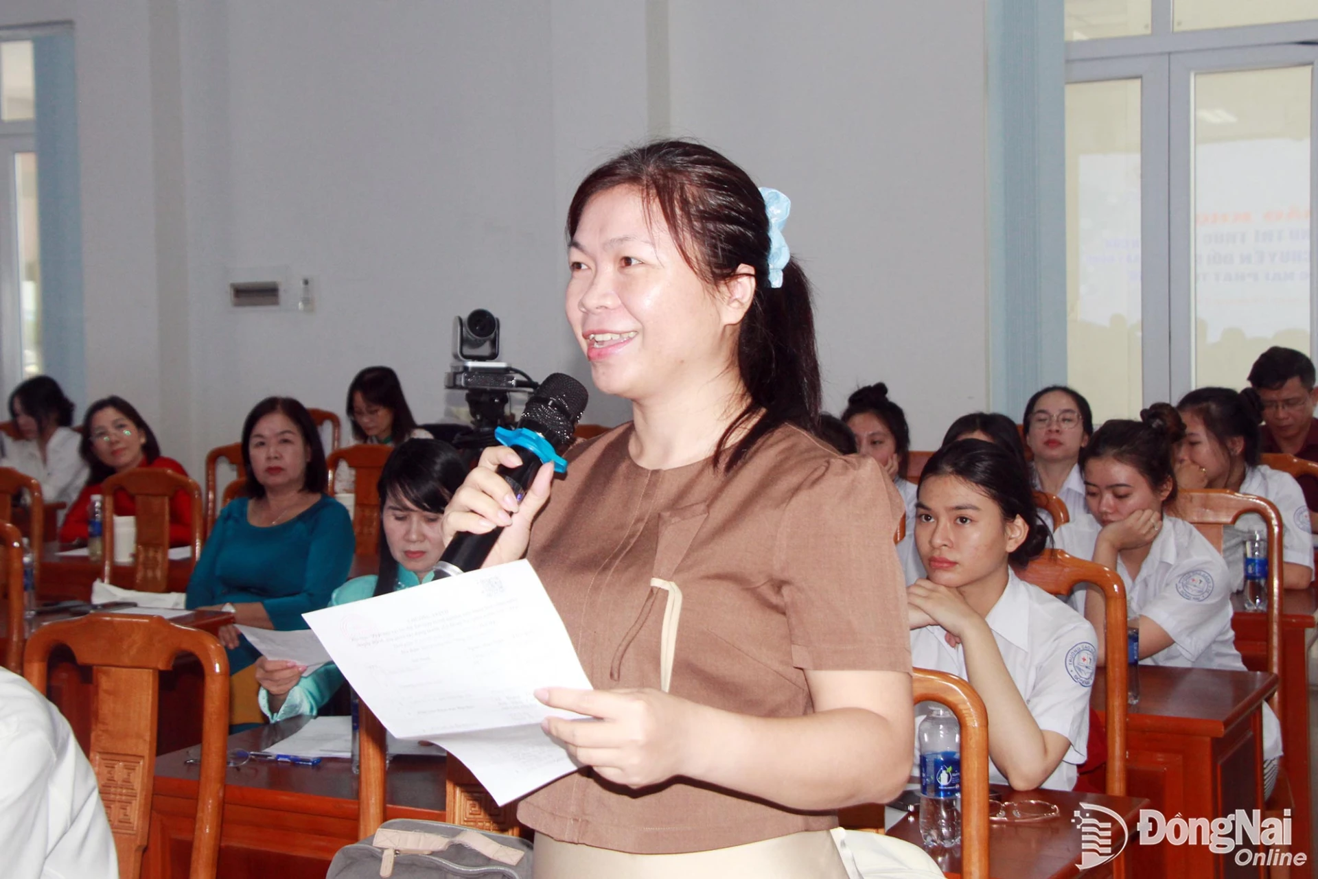 Female intellectuals share their views at a scientific seminar on promoting their role in science and technology research and digital transformation.

