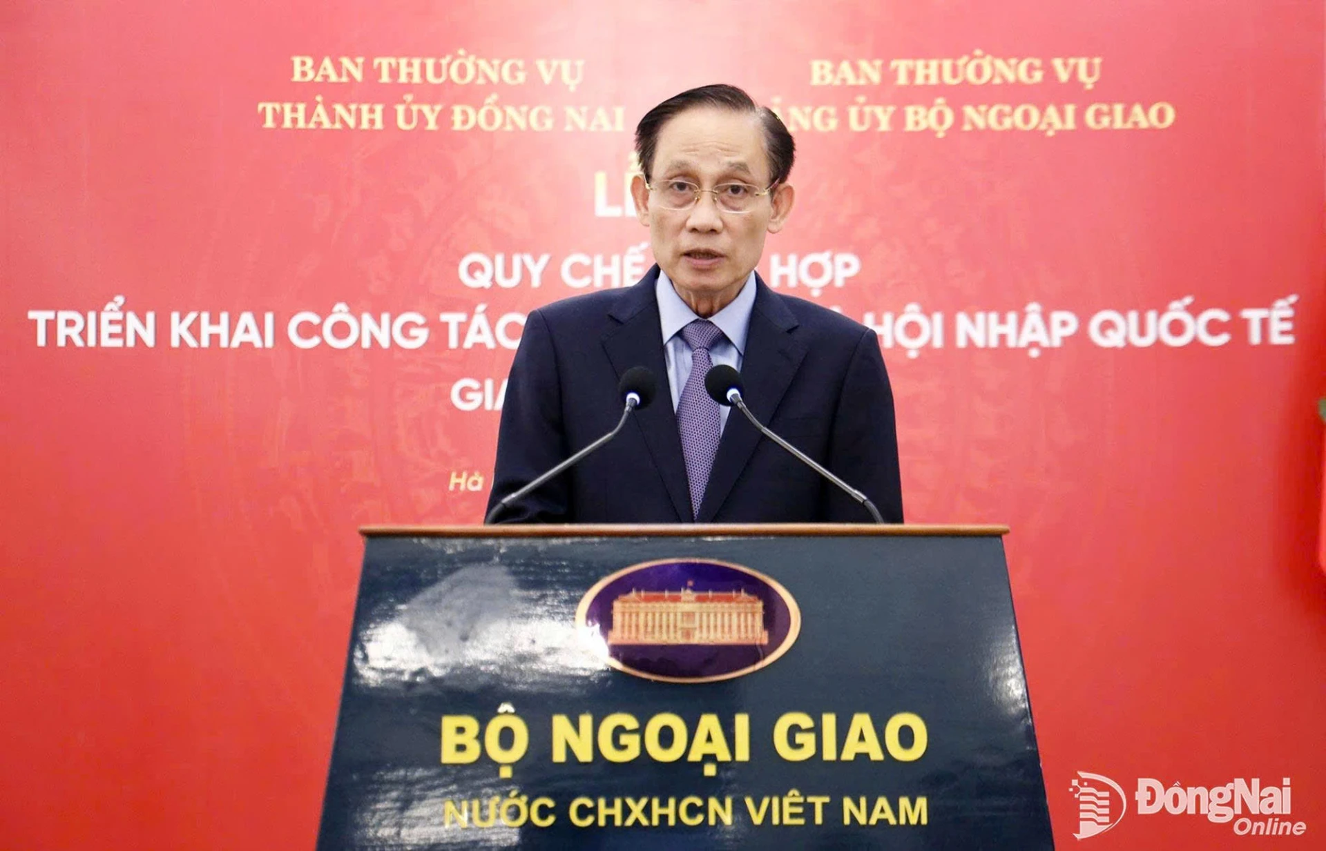 Politburo member, Secretary of the Party Committee and Minister of Foreign Affairs Le Hoai Trung speaks at the ceremony.

