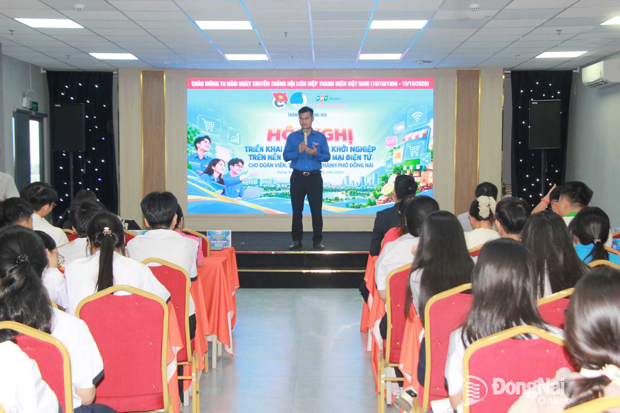 Phó Bí thư Thành đoàn, Chủ tịch Hội Liên hiệp thanh niên thành phố Phan Thế Công phát biểu tại hội nghị. Ảnh: Nga Sơn