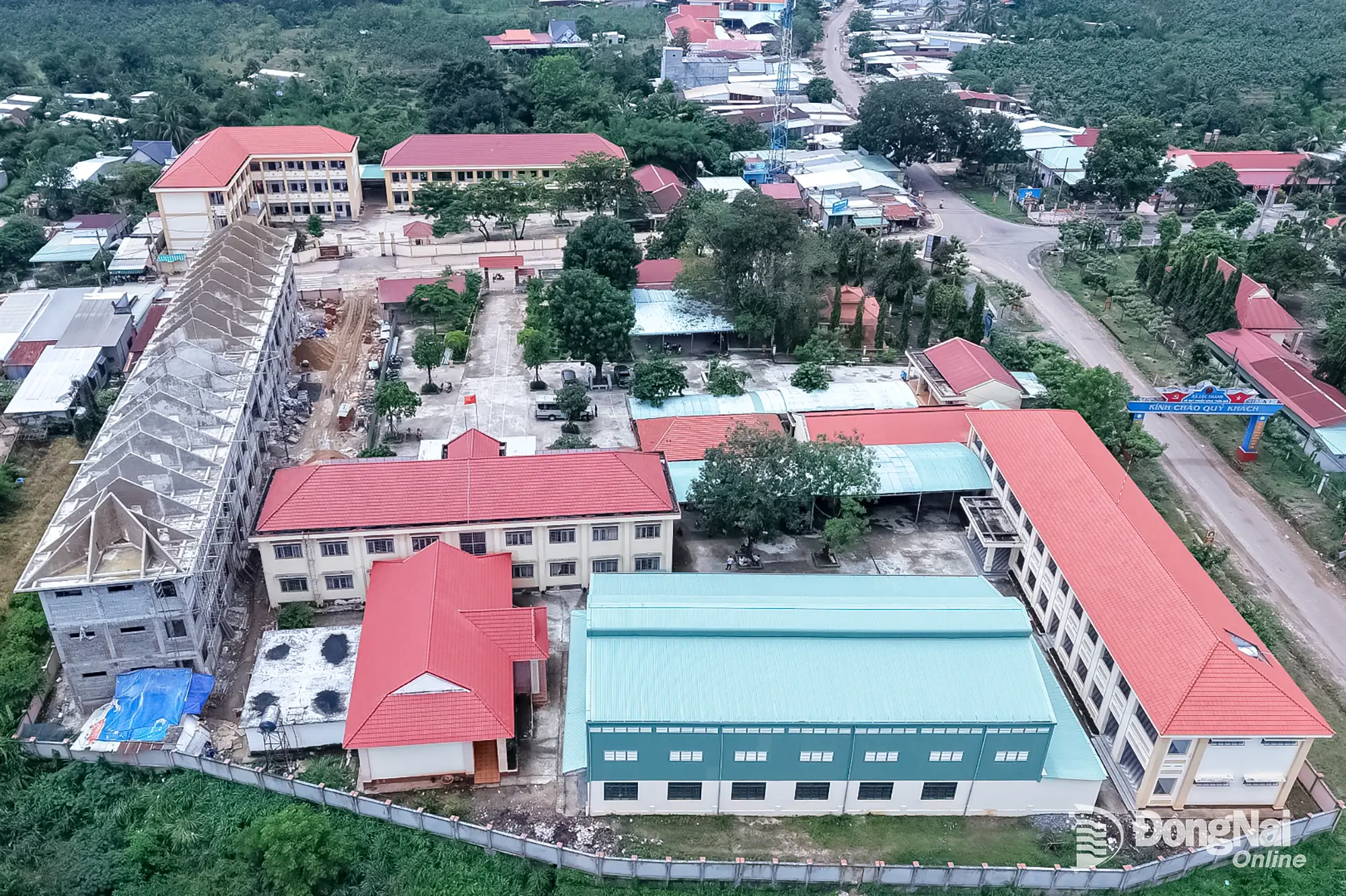 The City People’s Committee has approved a VND1.2 trillion investment scheme to modernize school facilities in eight border communes. Loc Thanh Primary and Secondary School in Loc Thanh Commune is pictured. Photo: Cong Nghia

