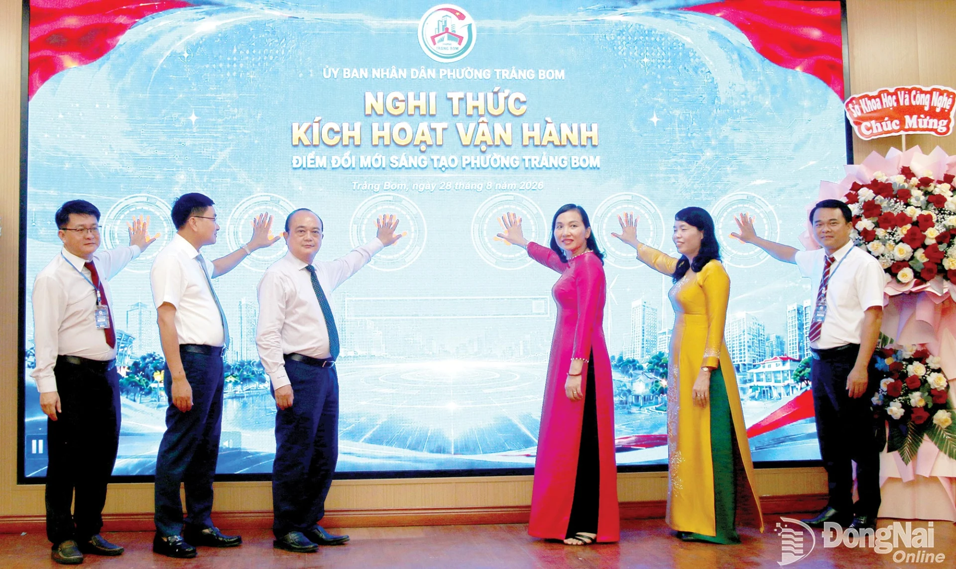 Trang Bom ward has stepped up technology application to serve residents and businesses. Delegates launch the ward’s Innovation Hub. Photo: Hai Quan