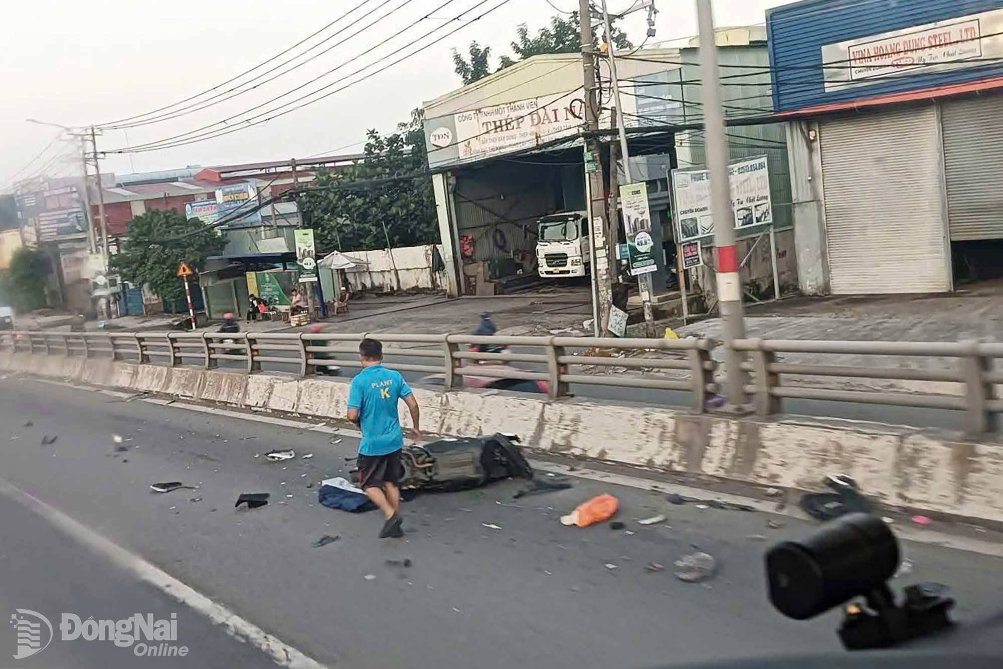 Hiện trường vụ tai nạn giao thông trên cầu vượt Amata. Ảnh: CTV