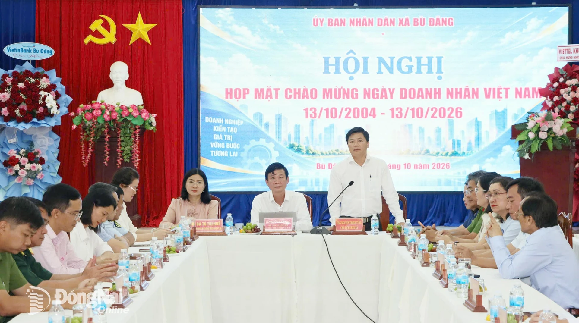 Lãnh đạo xã Bù Đăng cam kết tiếp tục đồng hành, hỗ trợ, tạo điều kiện thuận lợi nhất để doanh nghiệp ổn định, phát triển. Ảnh: X.T