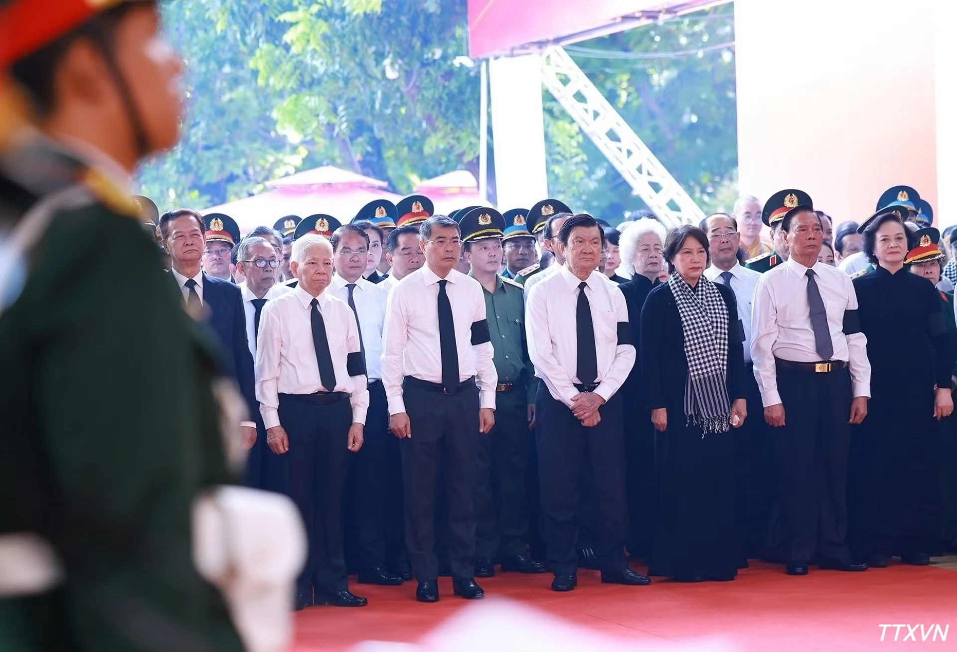 Thủ tướng Lê Minh Hưng dự Lễ viếng, Lễ truy điệu 731 hài cốt liệt sĩ được tìm kiếm, quy tập tại Công viên văn hóa Lê Thị Riêng, phường Hòa Hưng, Thành phố Hồ Chí Minh. (Ảnh: Dương Giang/TTXVN)
