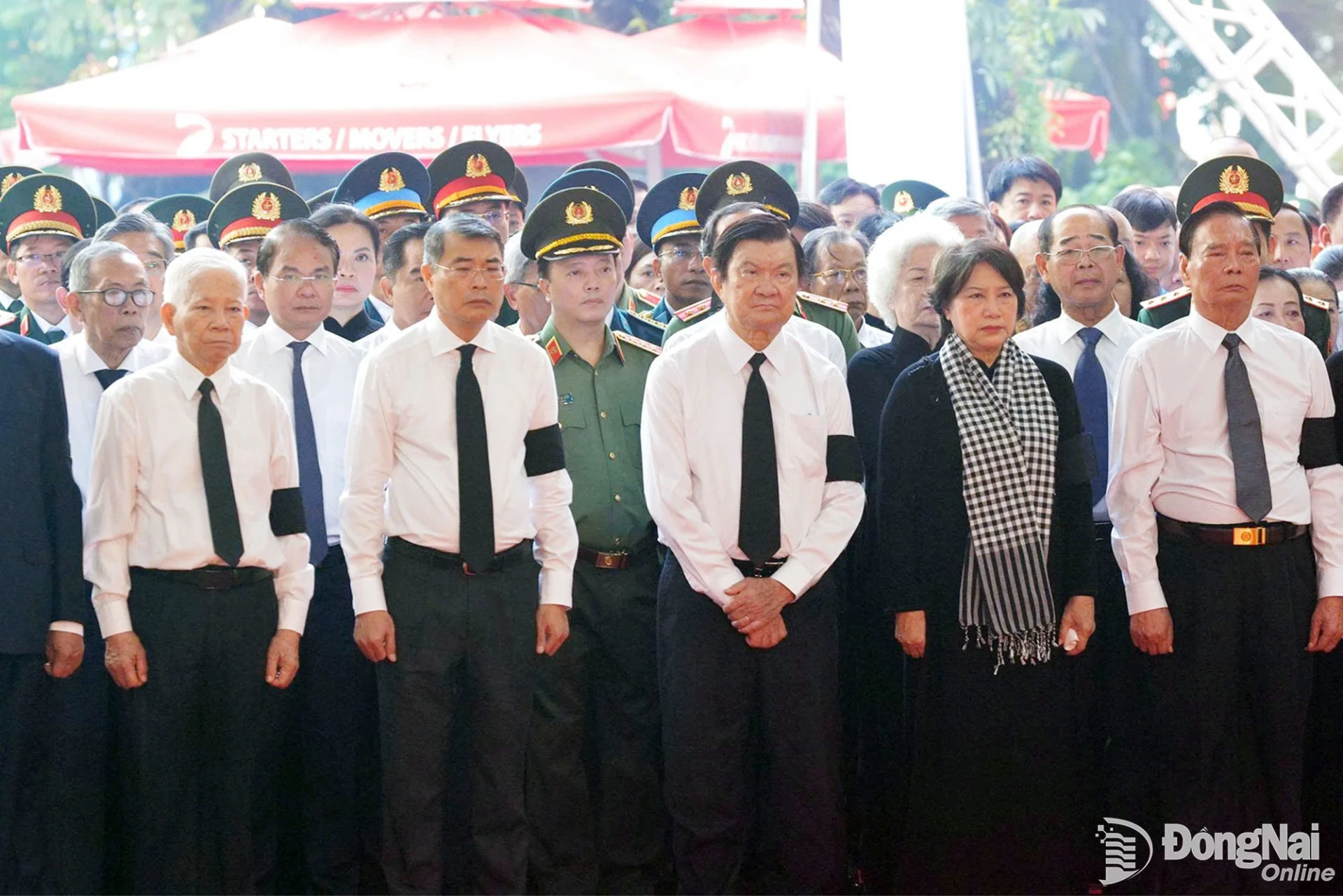 Các đồng chí lãnh đạo, nguyên lãnh đạo Đảng, Nhà nước và các đại biểu tham dự lễ truy điệu. Ảnh: Lương Anh