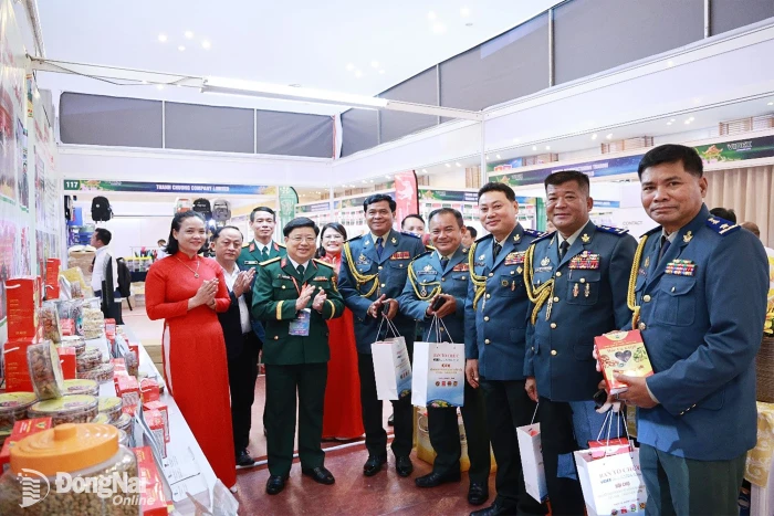 Binh đoàn 16 tham gia hội chợ kết nối giao thương Việt Nam - Campuchia năm 2026